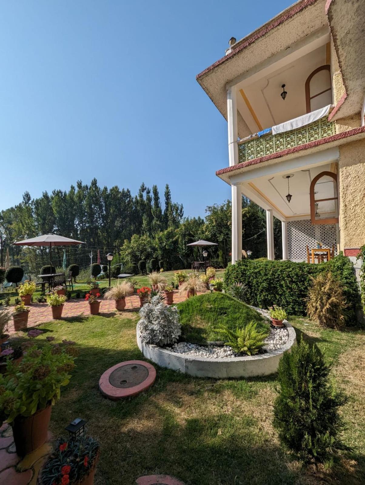 Resort Lamzy Parimahal.