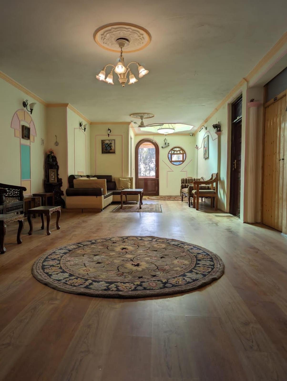 Lamzy Parimahal. Resort Srinagar (Jammu and Kashmir)