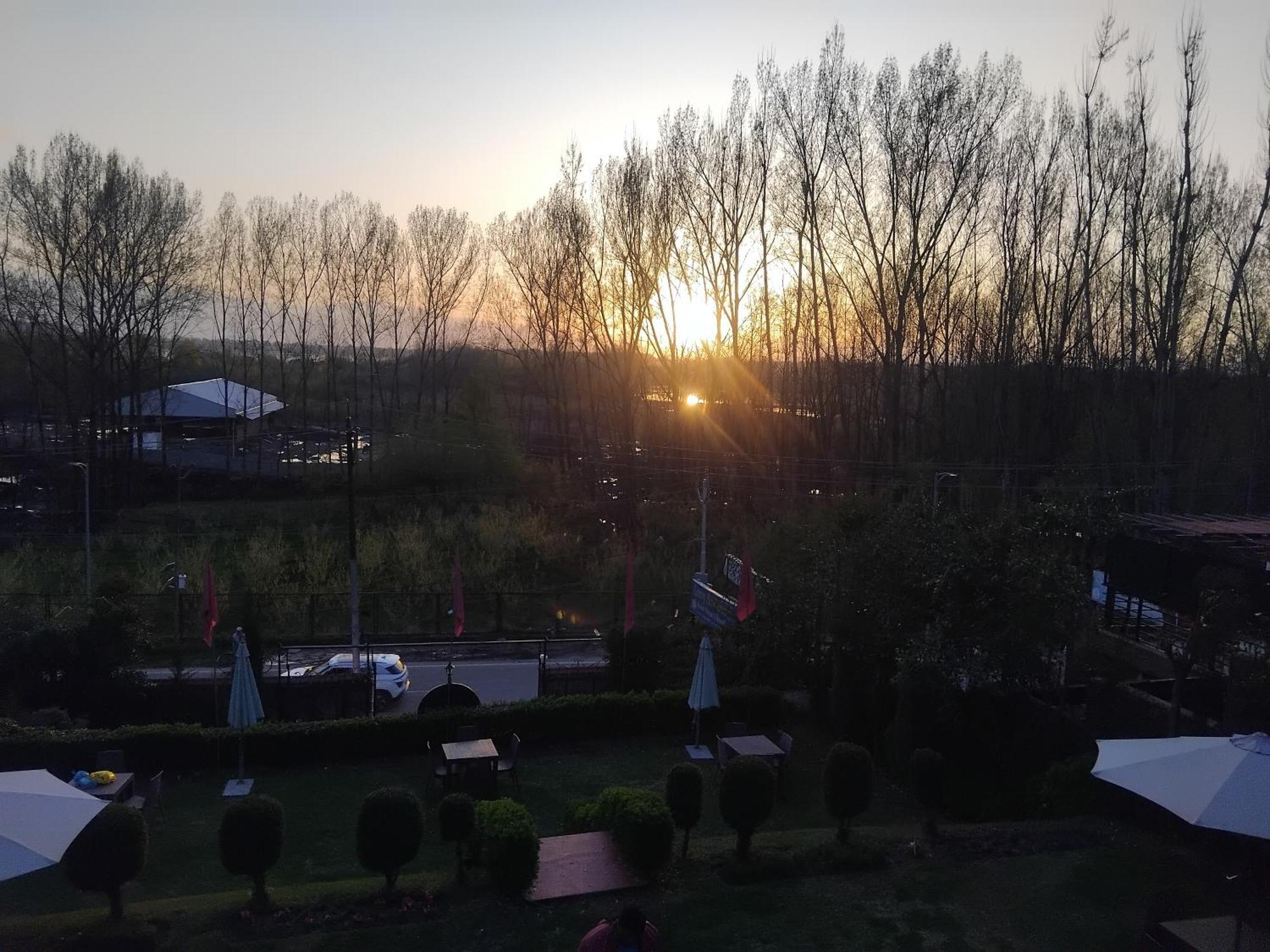 Lamzy Parimahal. Resort *
