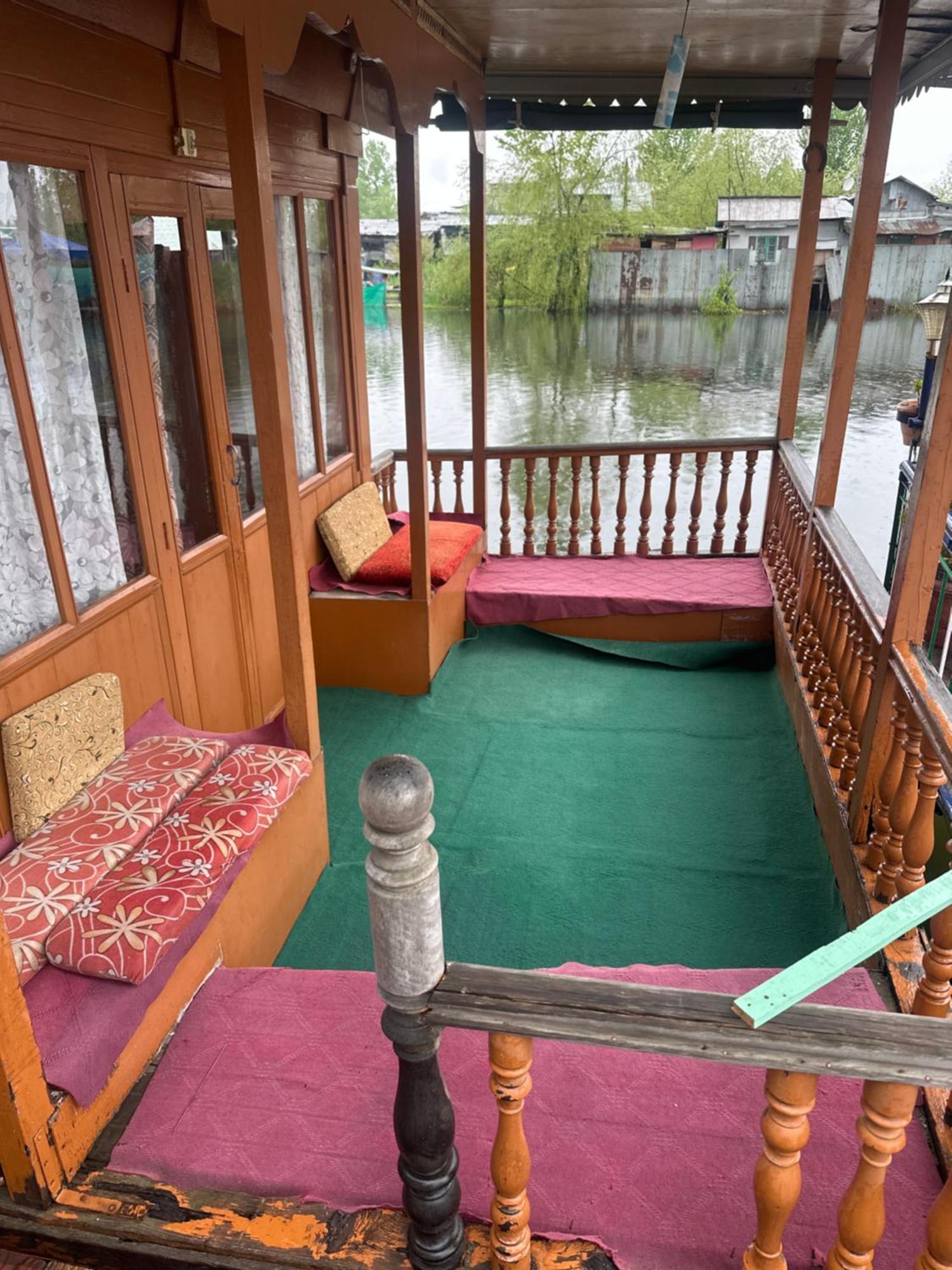 Movie Land Group Of House Boats 4*