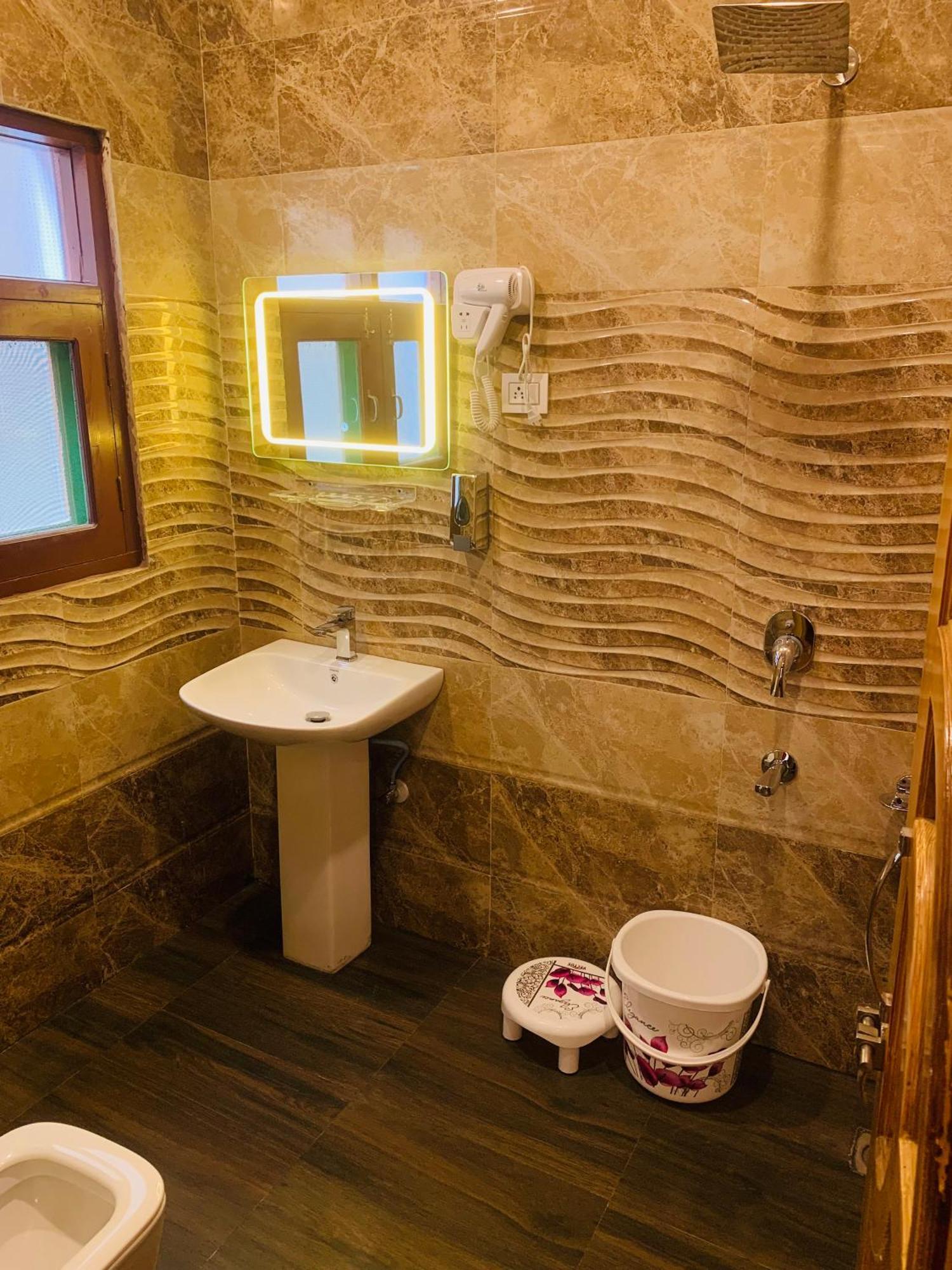 Faizzy Residency Hotel Srinagar (Jammu and Kashmir)