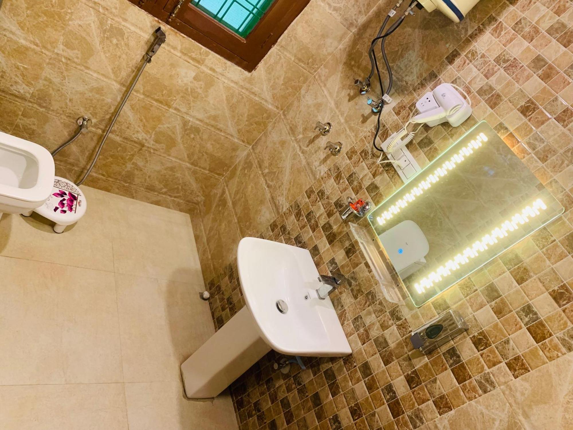 Hotel Faizzy Residency 3*