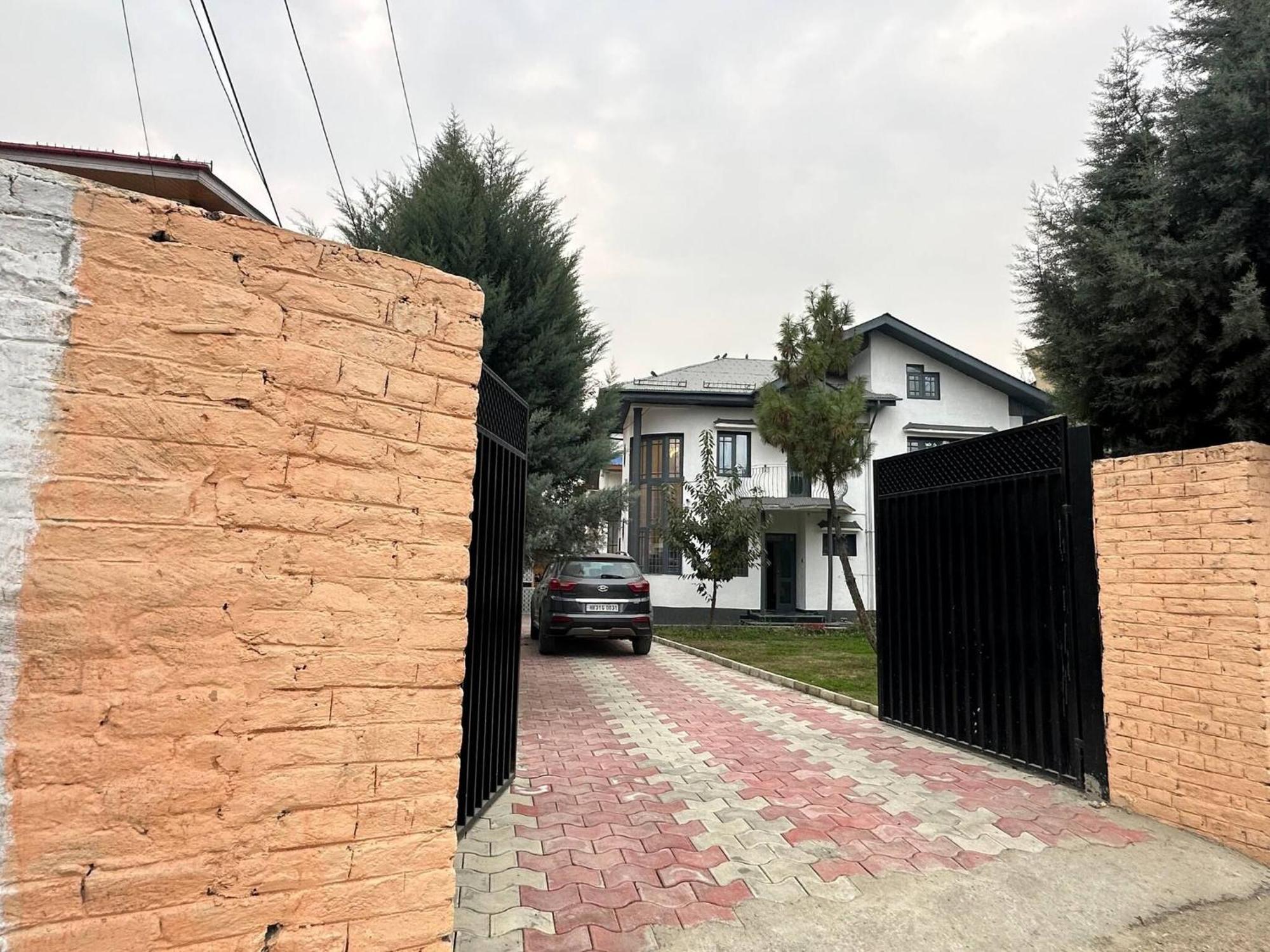 Dilan Residency -5 Bedroom- Centrally Heated Villa *