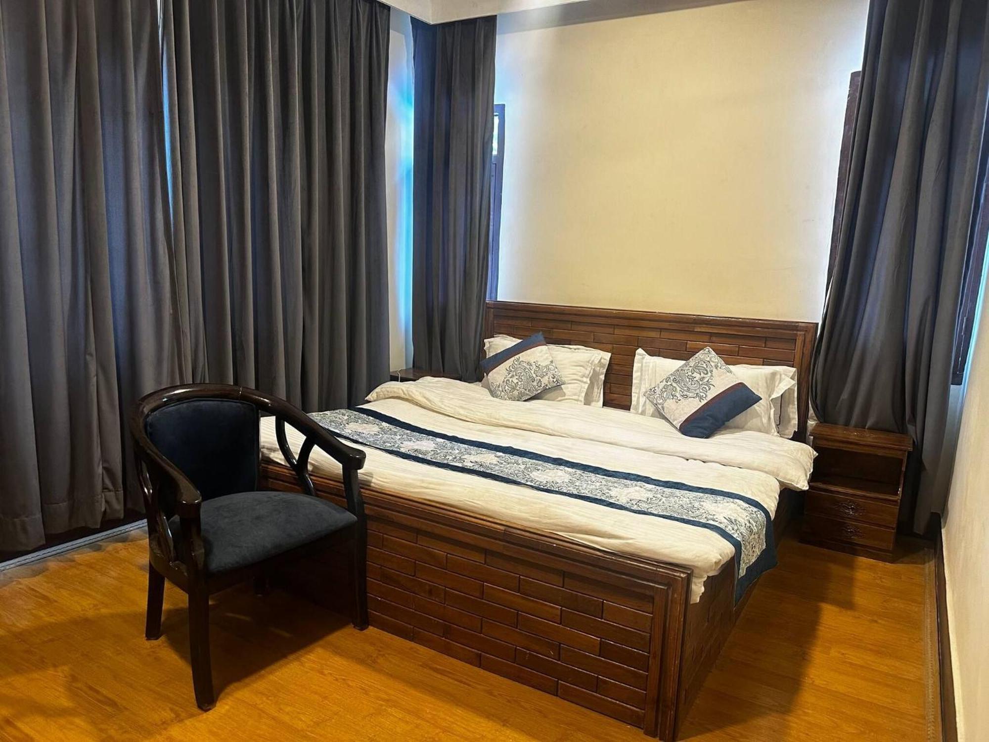 Dilan Residency -5 Bedroom- Centrally Heated * Srinagar (Jammu and Kashmir)