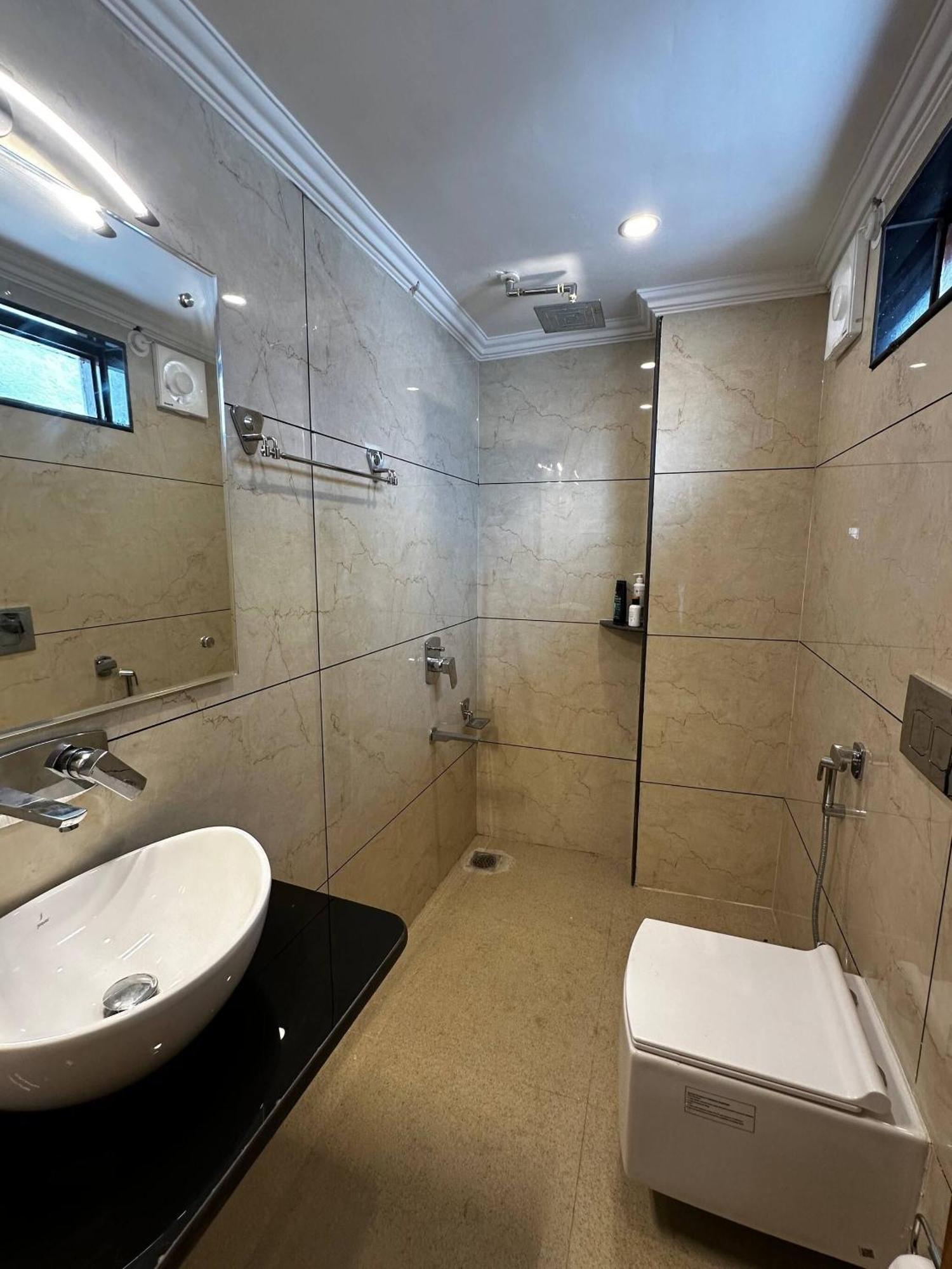 Dilan Residency -5 Bedroom- Centrally Heated Srinagar (Jammu and Kashmir)