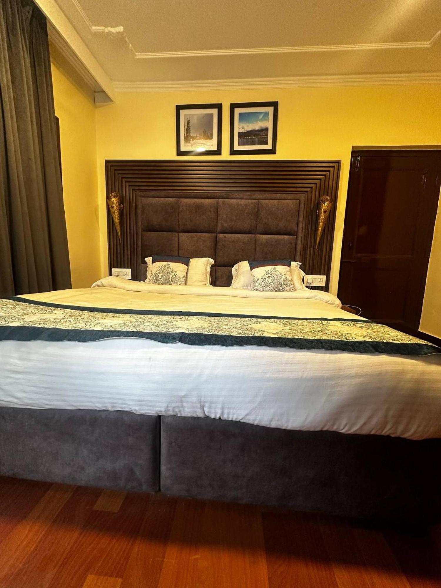 Dilan Residency -5 Bedroom- Centrally Heated Villa