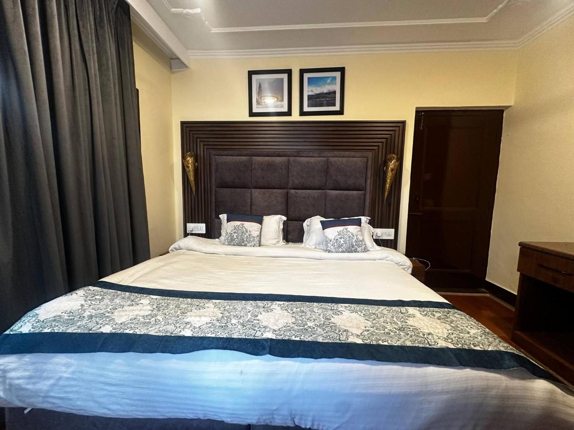 Villa Dilan Residency -5 Bedroom- Centrally Heated *