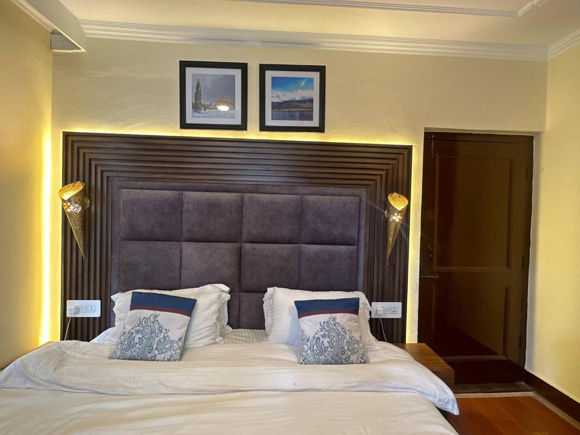 Villa Dilan Residency -5 Bedroom- Centrally Heated *