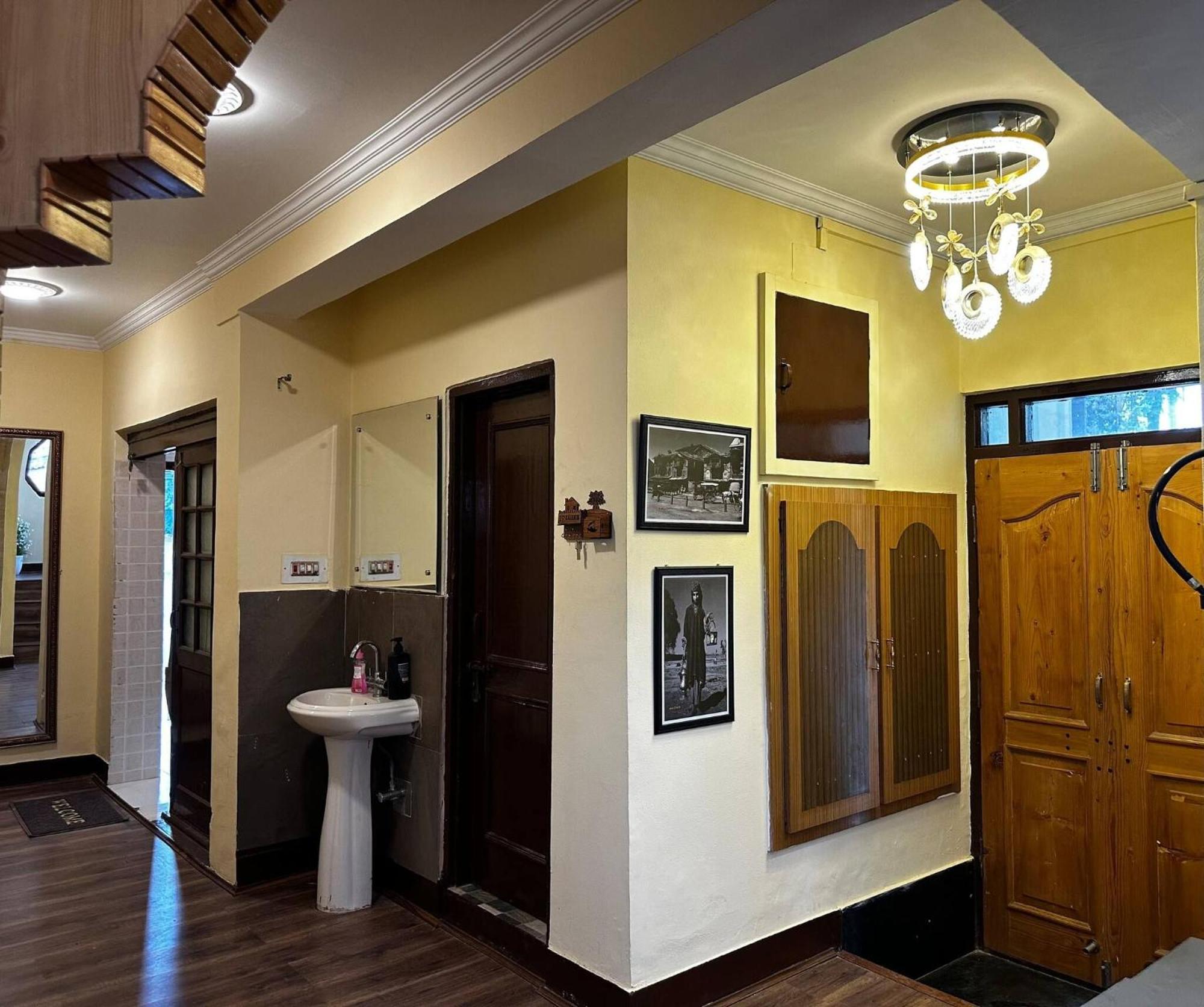 Dilan Residency -5 Bedroom- Centrally Heated Srinagar (Jammu and Kashmir)
