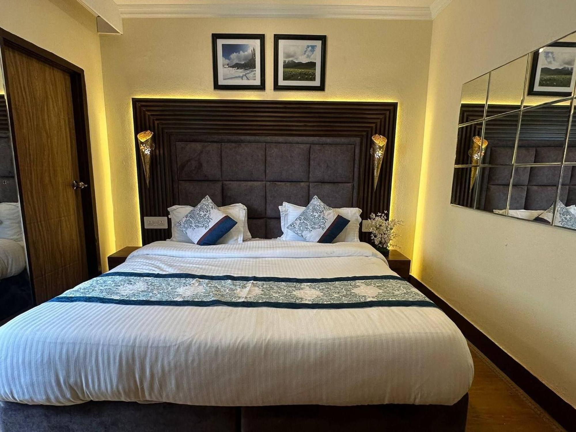 Dilan Residency -5 Bedroom- Centrally Heated Villa *