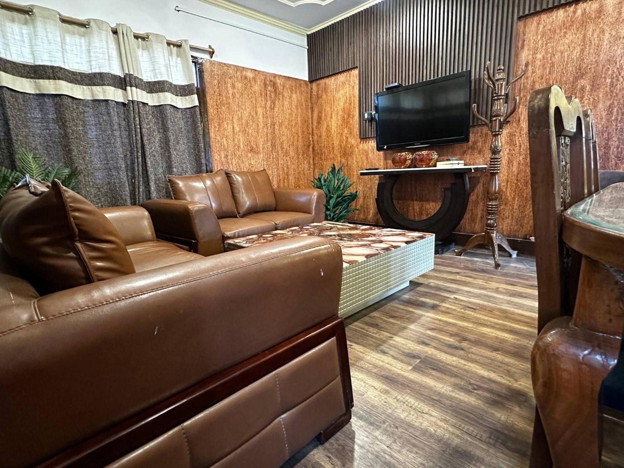Villa Dilan Residency -5 Bedroom- Centrally Heated *