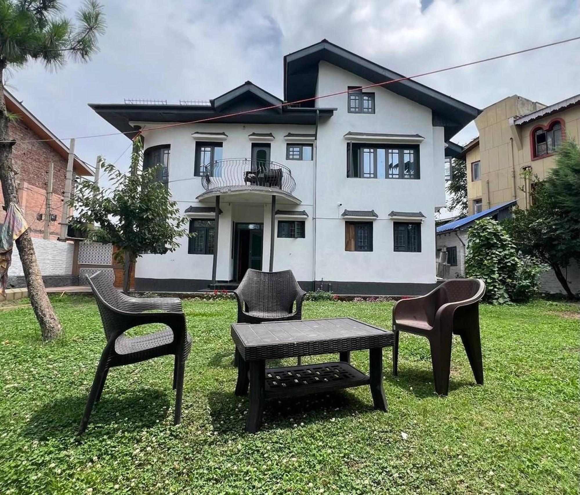 Dilan Residency -5 Bedroom- Centrally Heated * Srinagar (Jammu and Kashmir)