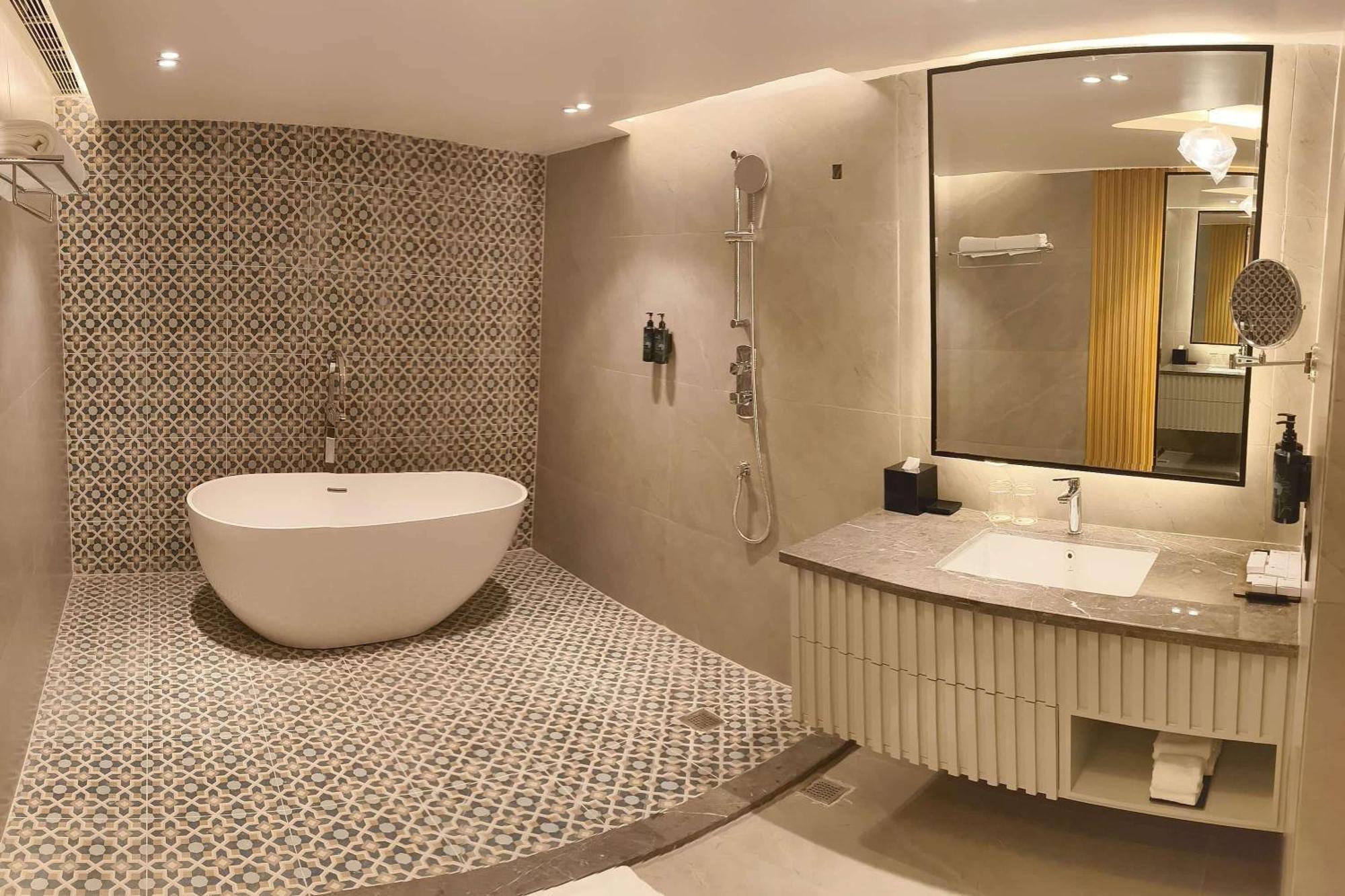 Ramada Encore By Wyndham Rajbagh *
