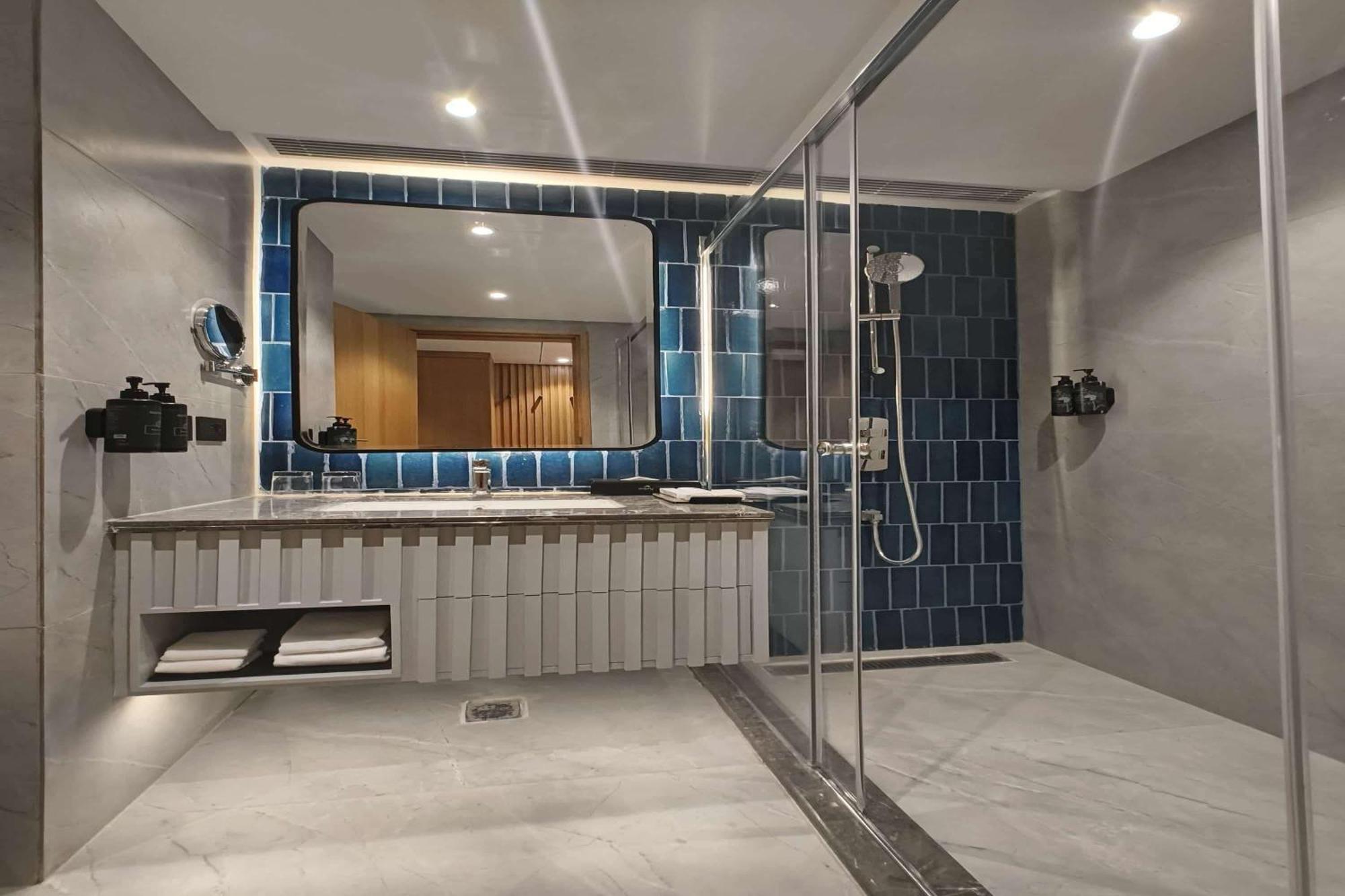 Hotel Ramada Encore By Wyndham Rajbagh *