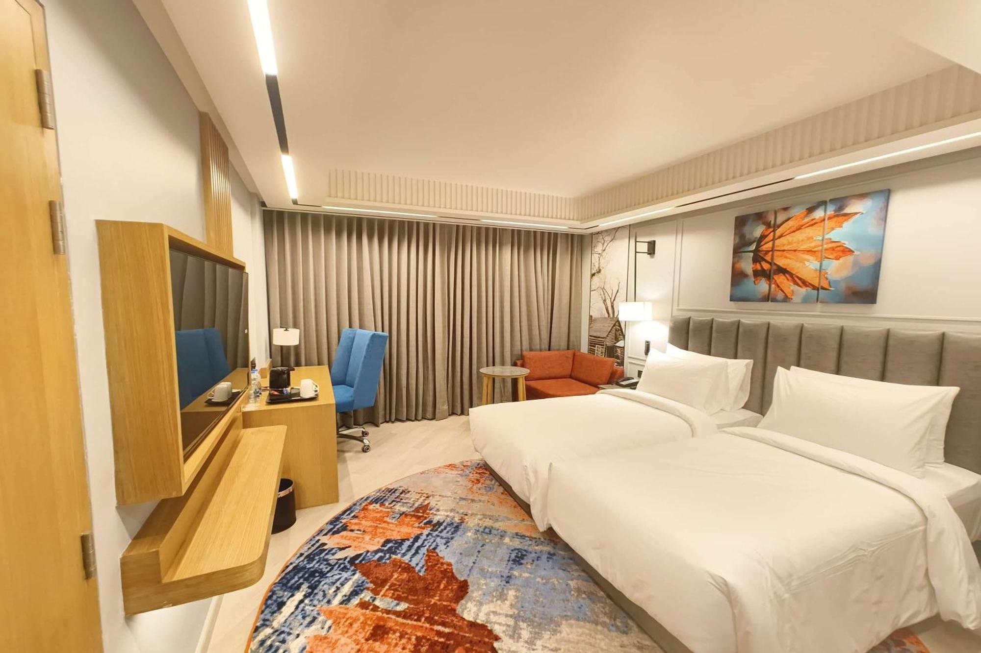 Hotel Ramada Encore By Wyndham Rajbagh Srinagar (Jammu and Kashmir)