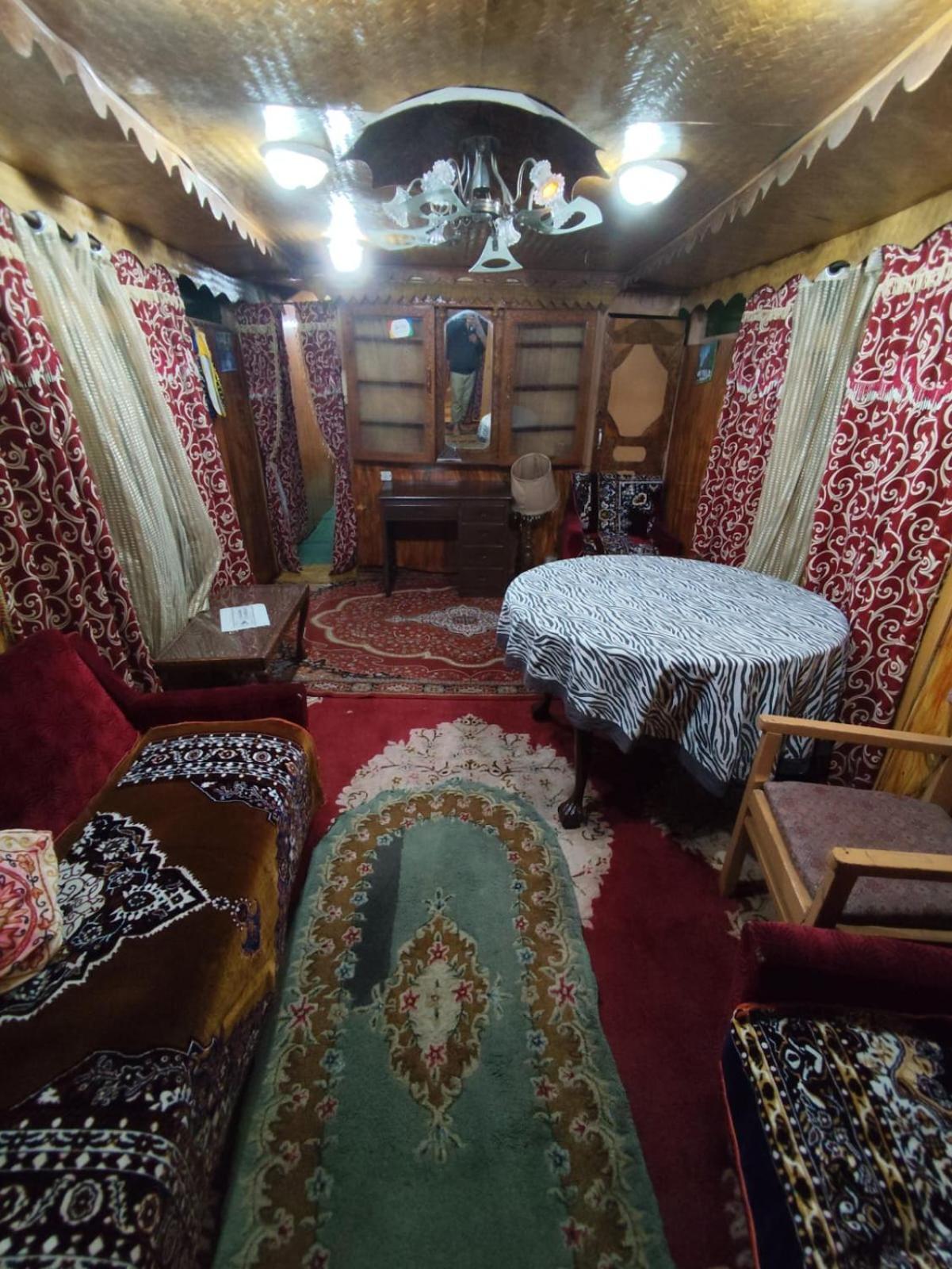 Young Palace Group Of Houseboats Srinagar (Jammu and Kashmir)