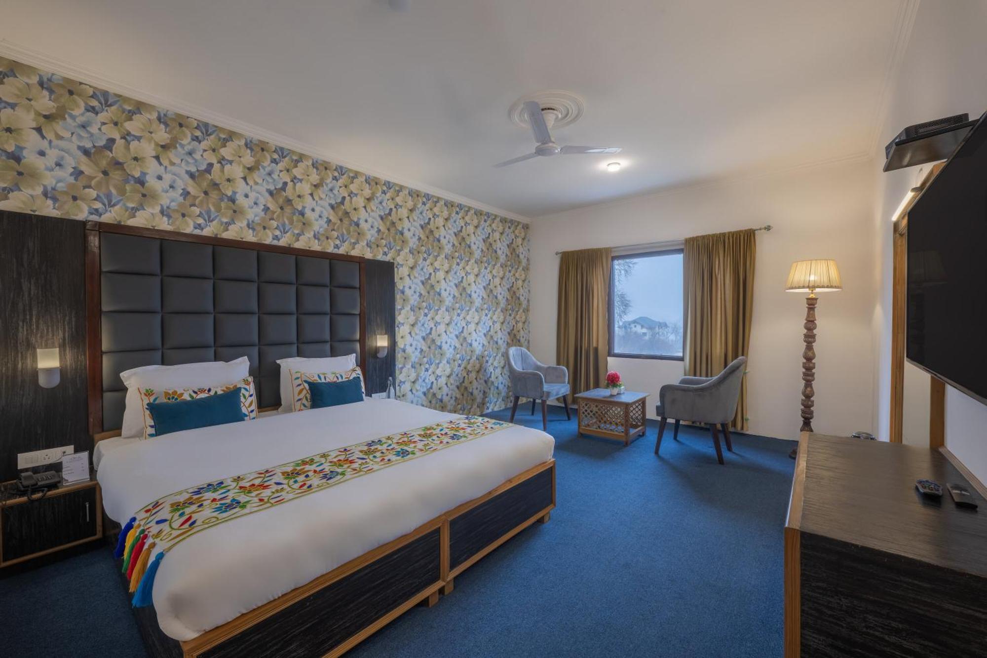 Echor Kashmir Holidays 4*