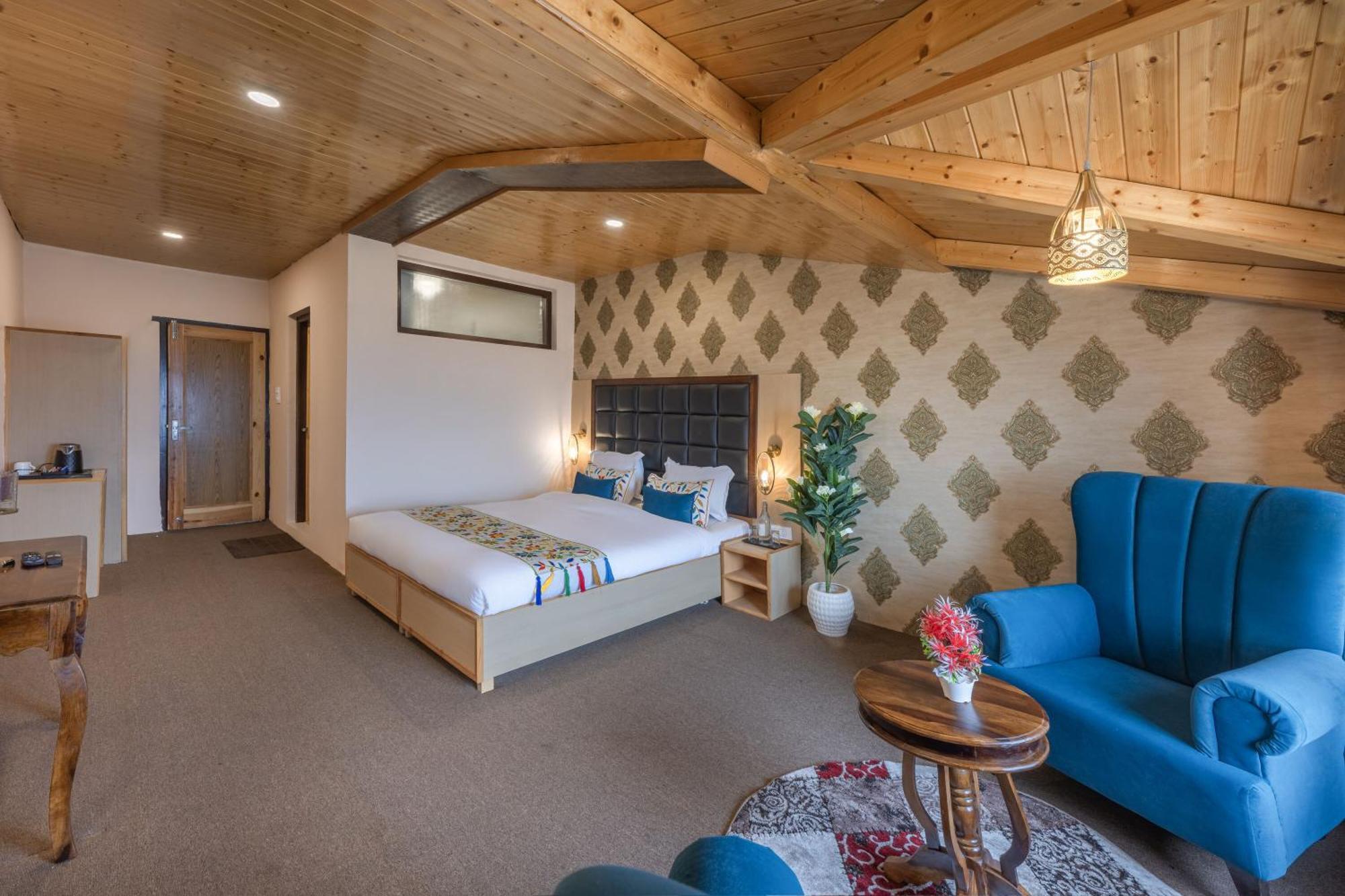 Echor Kashmir Holidays Hotel