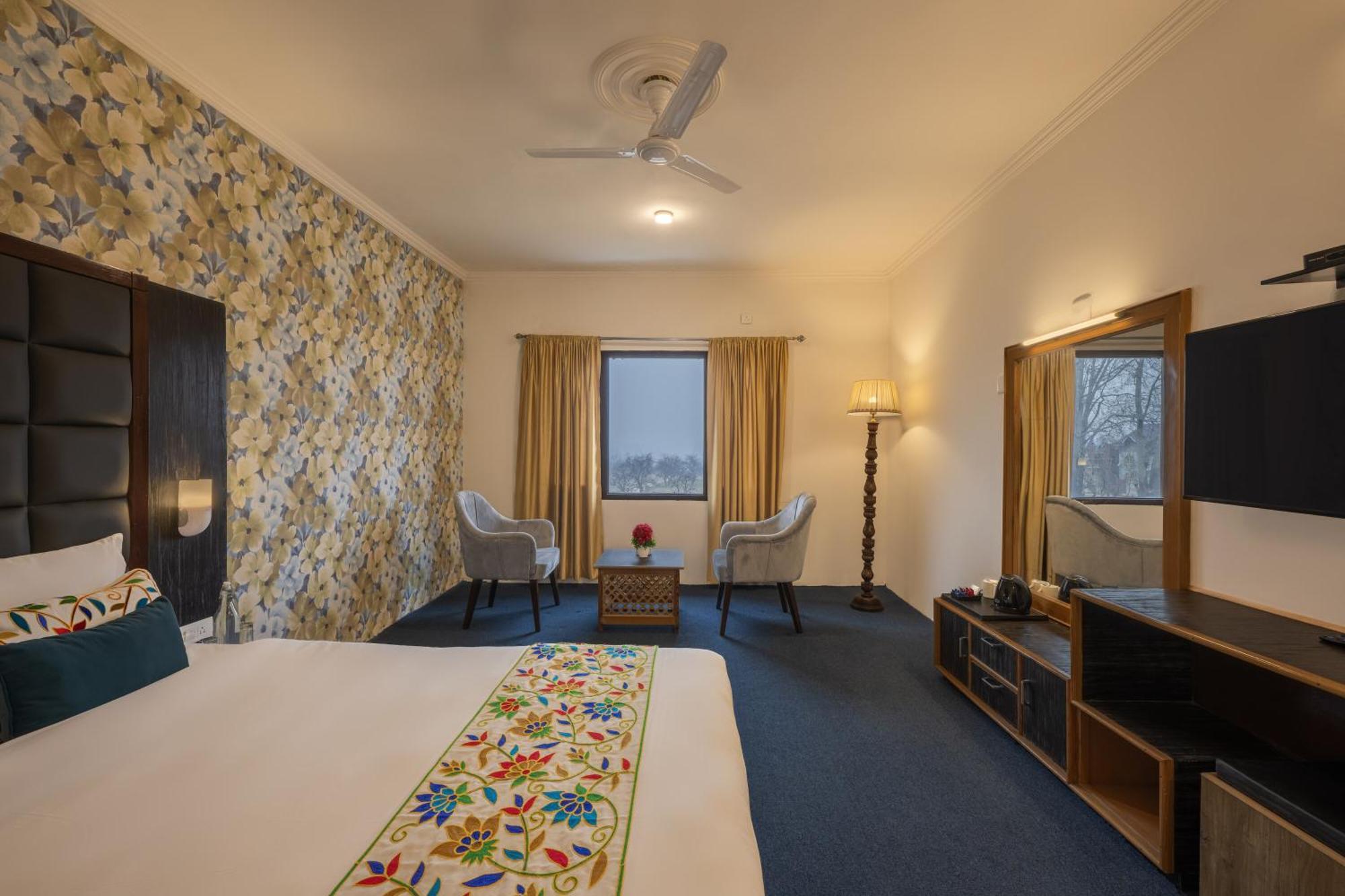 Echor Kashmir Holidays 4*
