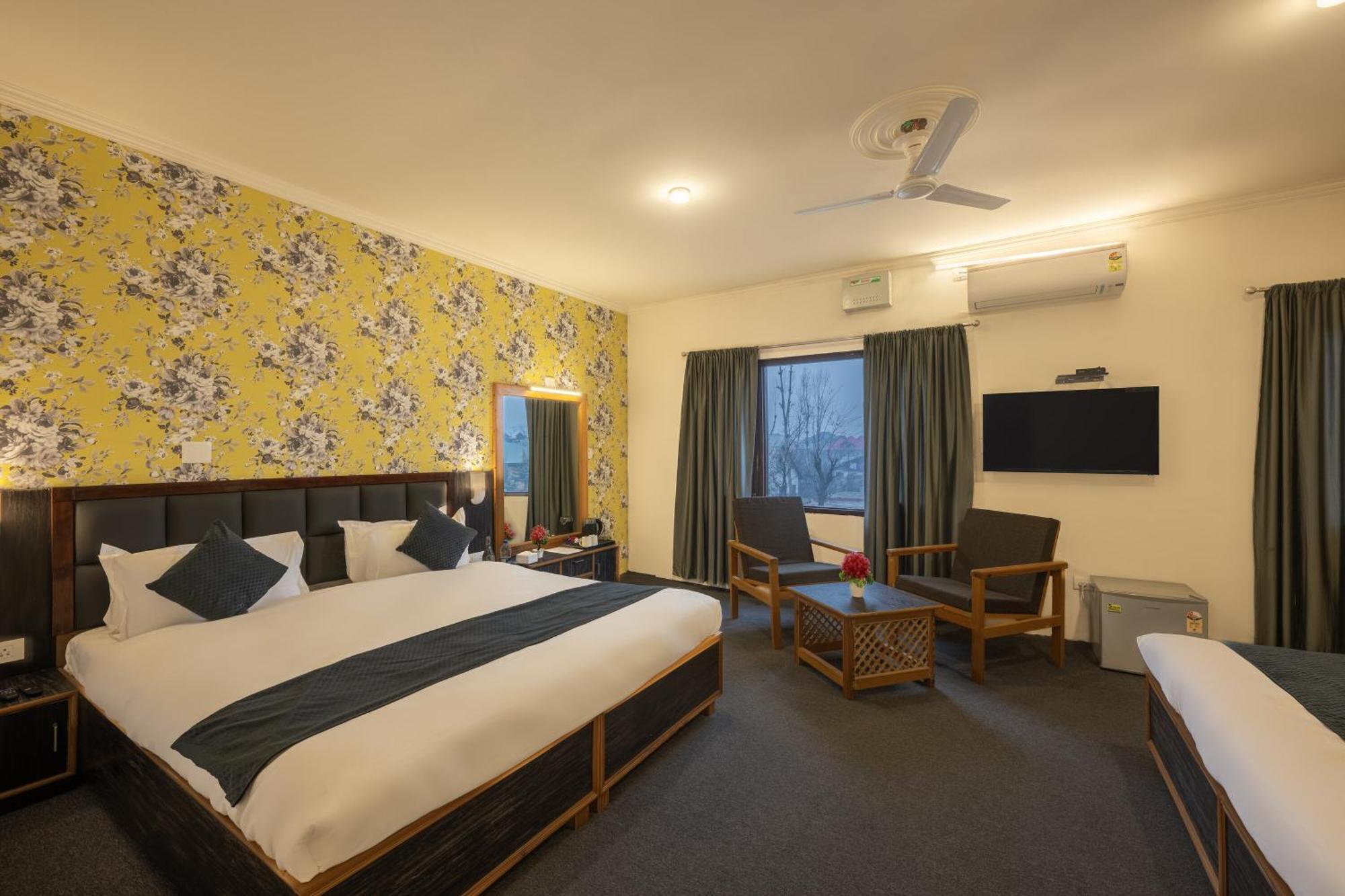 Echor Kashmir Holidays Hotel