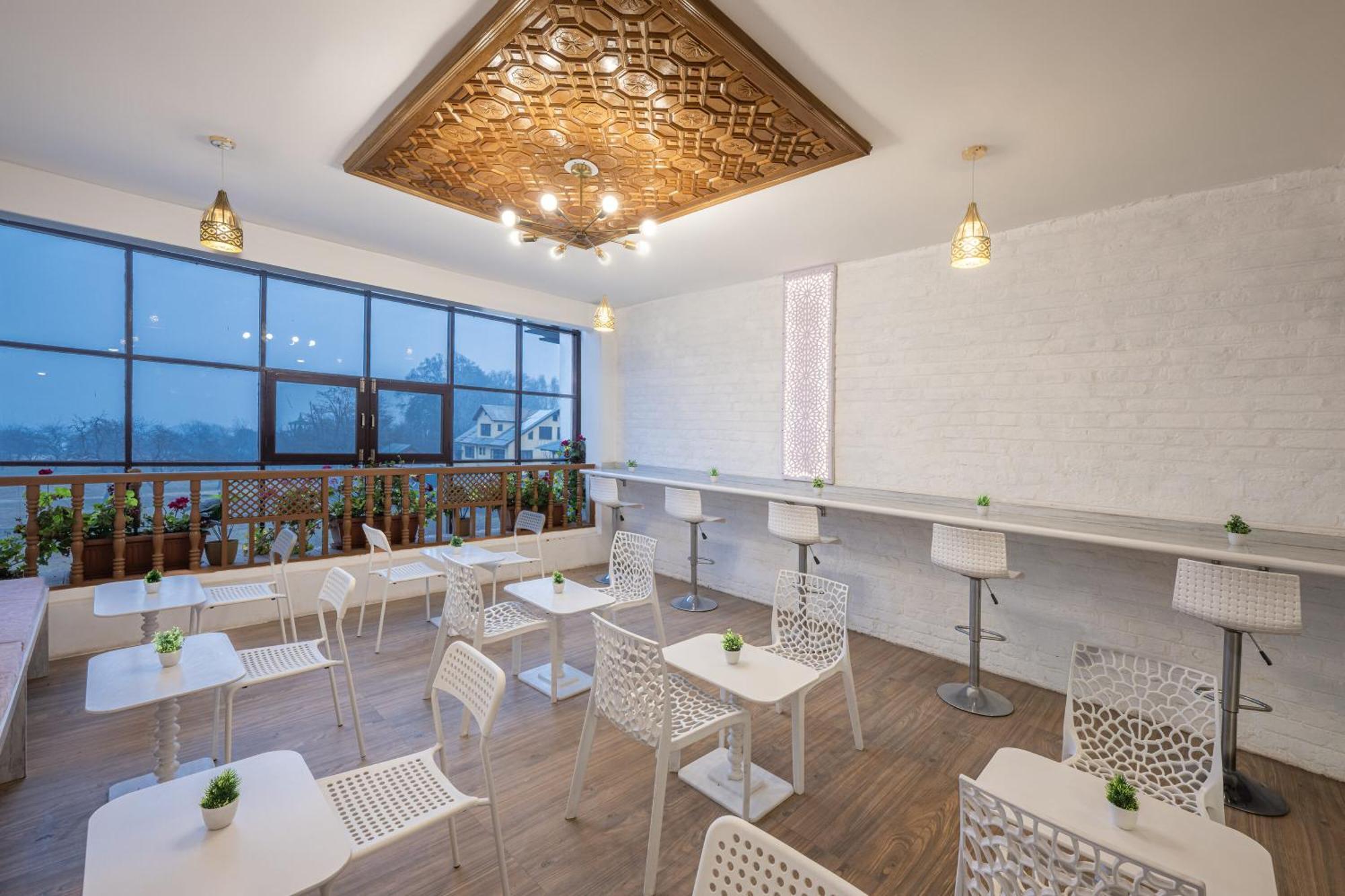 Echor Kashmir Holidays Hotel 4*