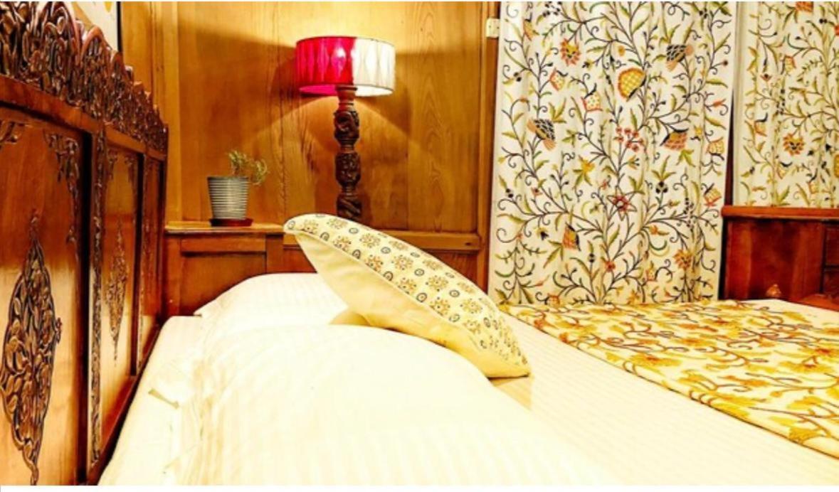 Omar Khayyam Houseboat Retreat And Favela Headrooms Guest house 3*