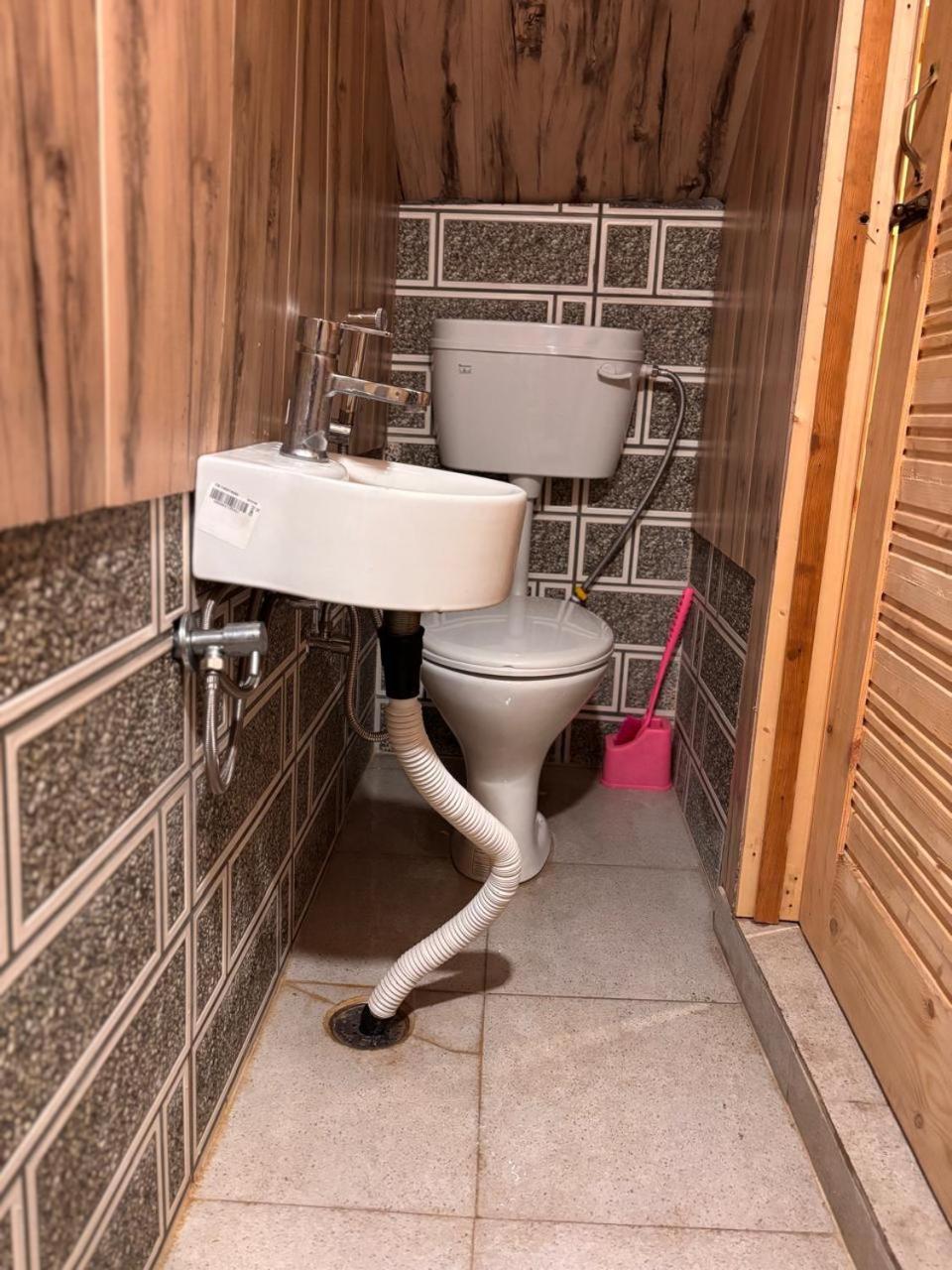 Omar Khayyam Houseboat Retreat And Favela Headrooms 3*