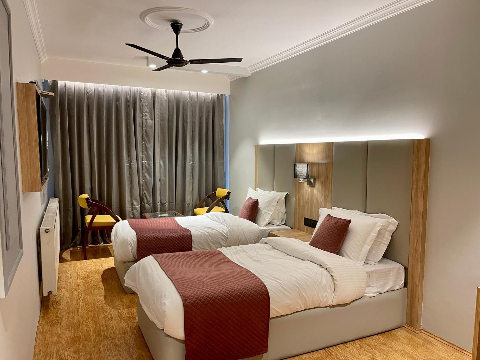 Hotel New Park Srinagar (Jammu and Kashmir)