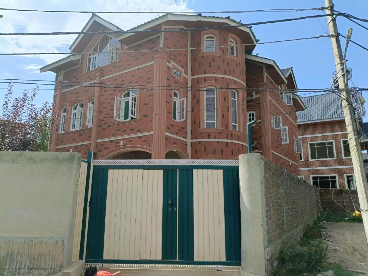 Guest Care Homestay Srinagar (Jammu and Kashmir)