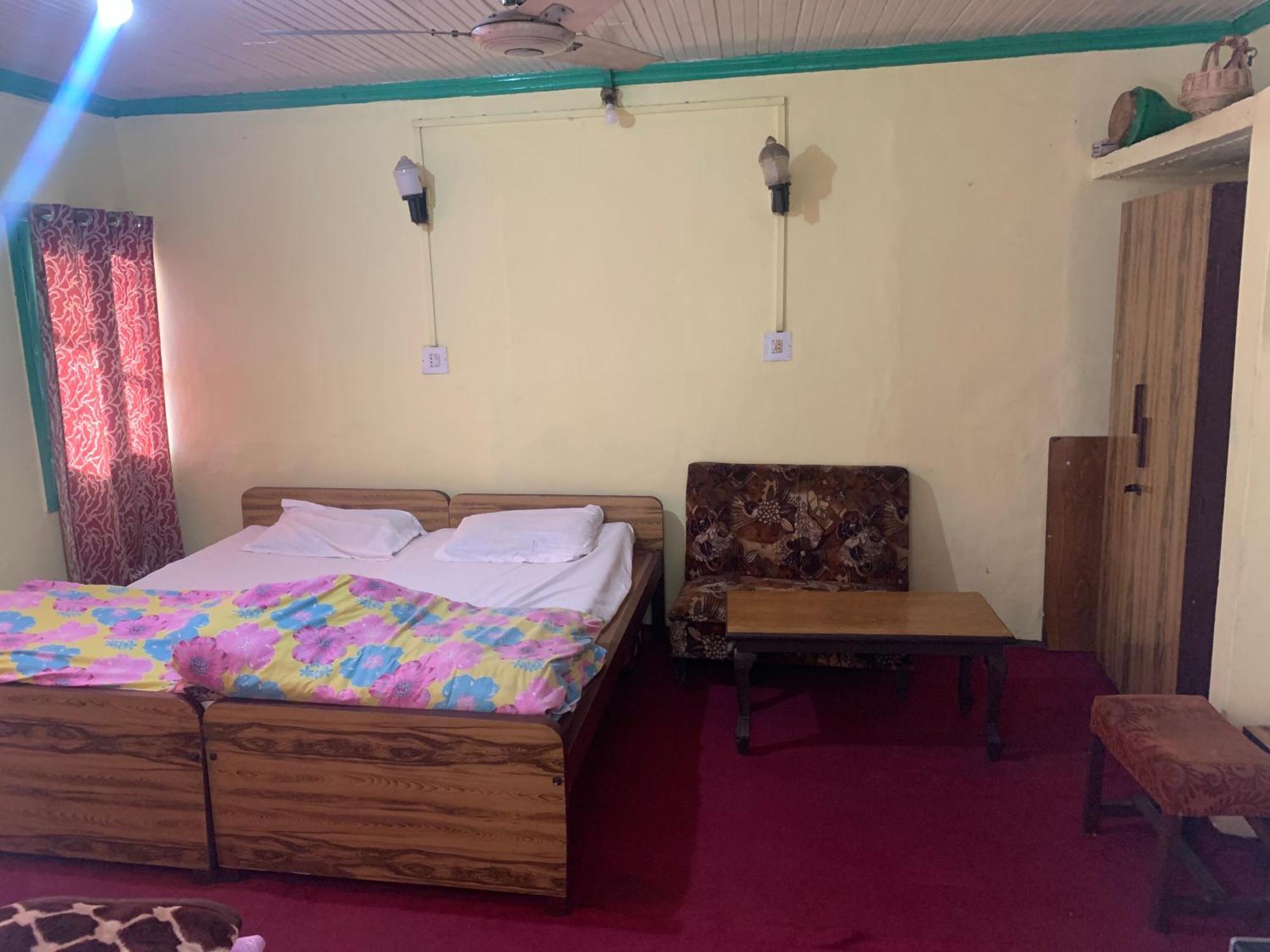 Embassy Hotel Srinagar (Jammu and Kashmir)
