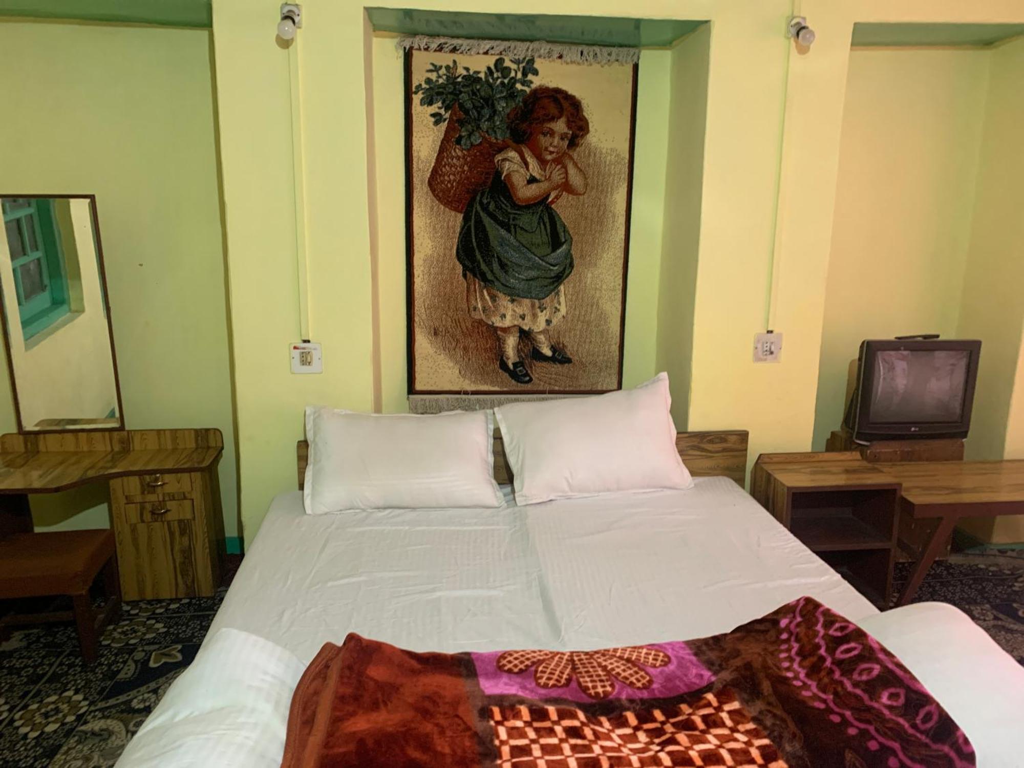 Embassy Hotel 3*