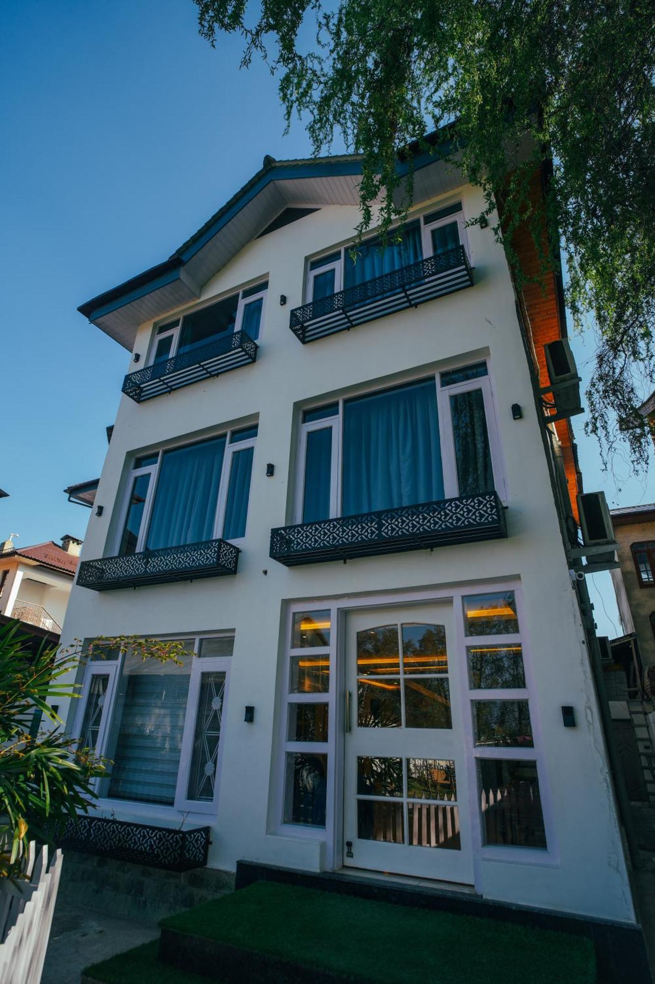 Hotel De Elaaf The Luxury Srinagar (Jammu and Kashmir)