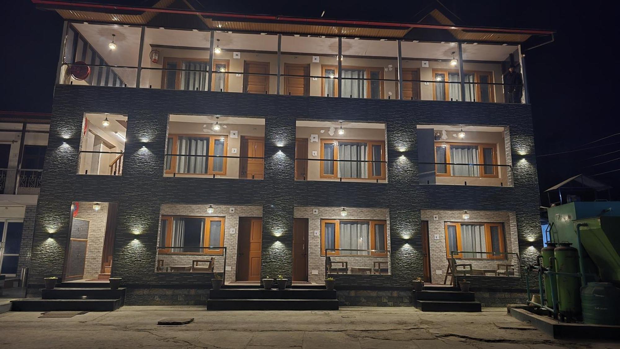 Luxury Hotel 3*