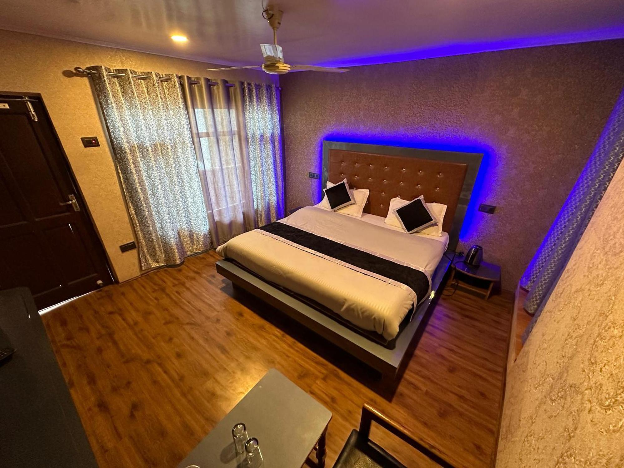 Luxury 3* Srinagar (Jammu and Kashmir)