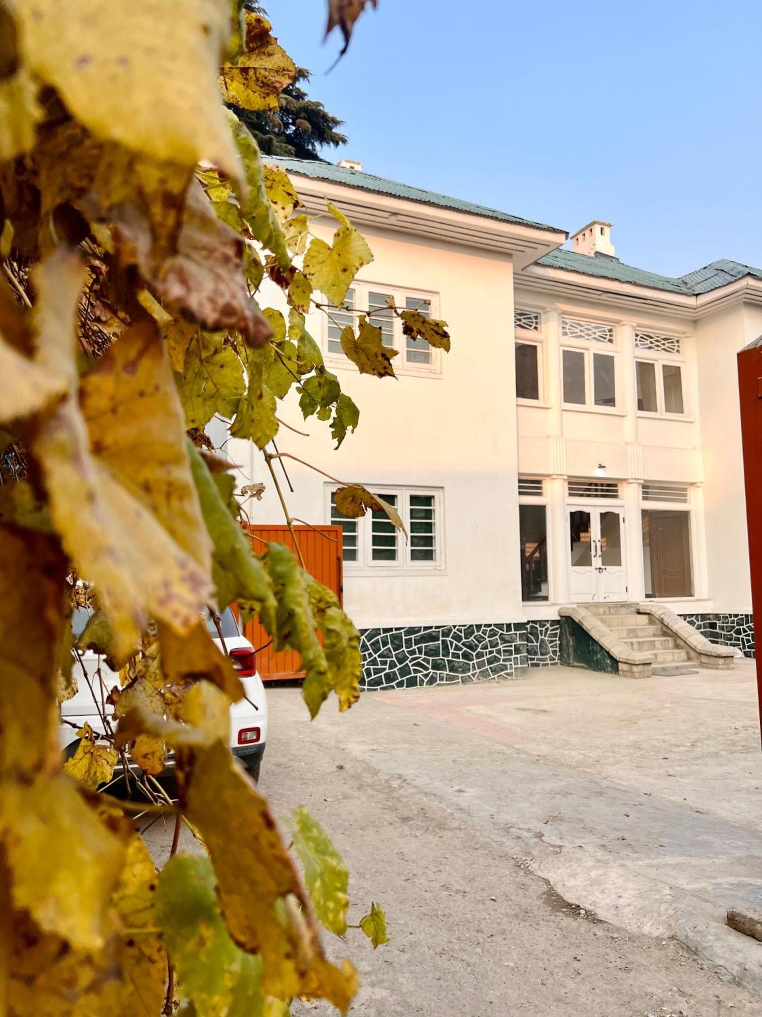 The Valley Residency Guest house Srinagar (Jammu and Kashmir)