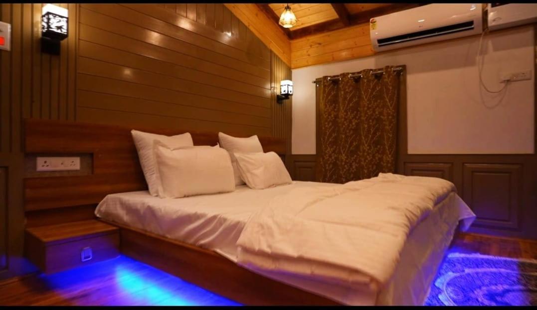 Abi Star Srinagar (Jammu and Kashmir)