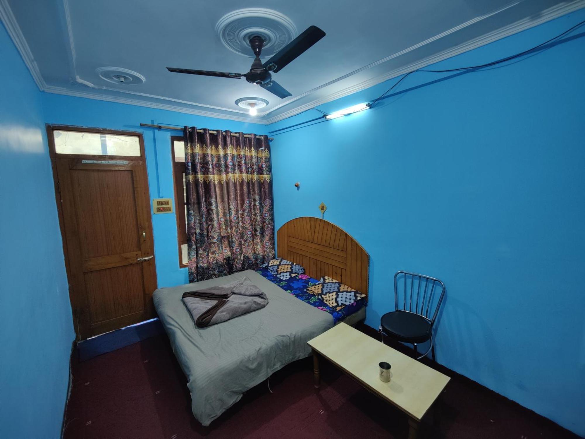 Sharjah Kashmir Hotel Srinagar (Jammu and Kashmir)