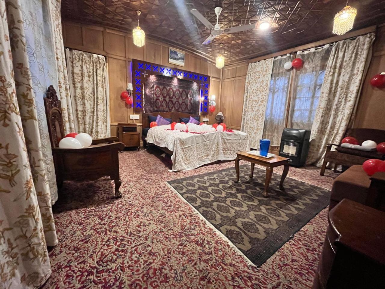 Dalalke Houseboats Hotel Srinagar (Jammu and Kashmir)