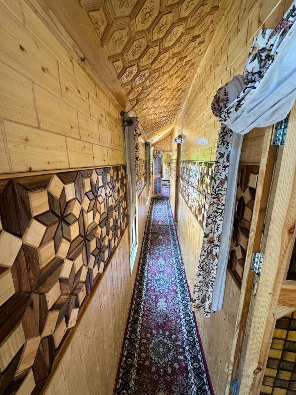 Dalalke Houseboats Srinagar (Jammu and Kashmir)
