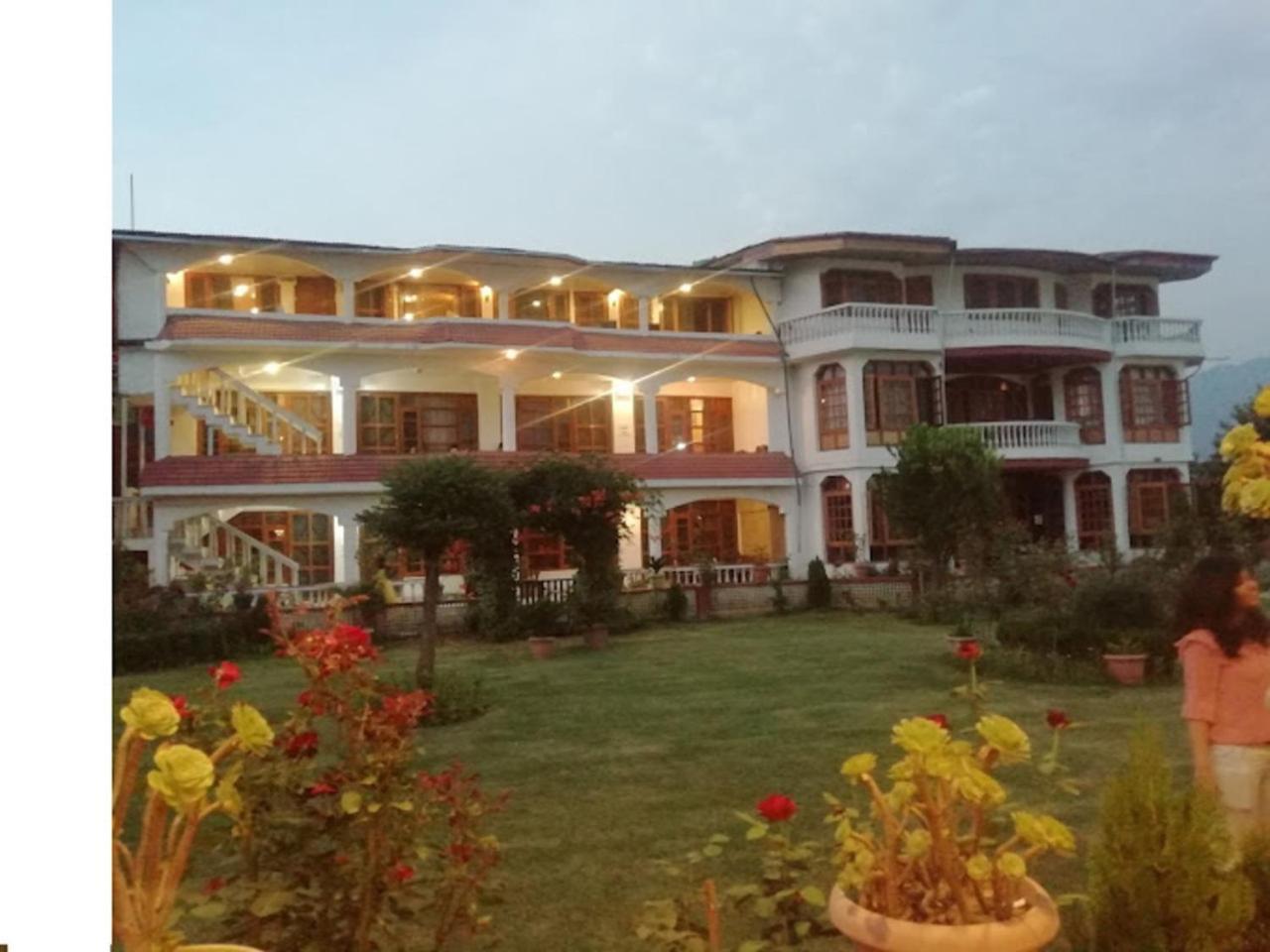 Hotel Akbar At Dal Lake Ghat Number 1 Hotel Srinagar (Jammu and Kashmir)