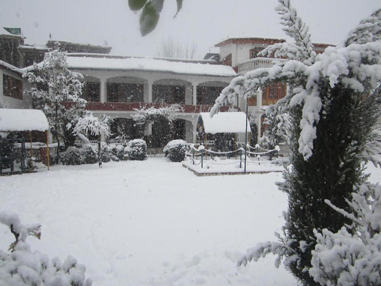 Hotel Hotel Akbar At Dal Lake Ghat Number 1