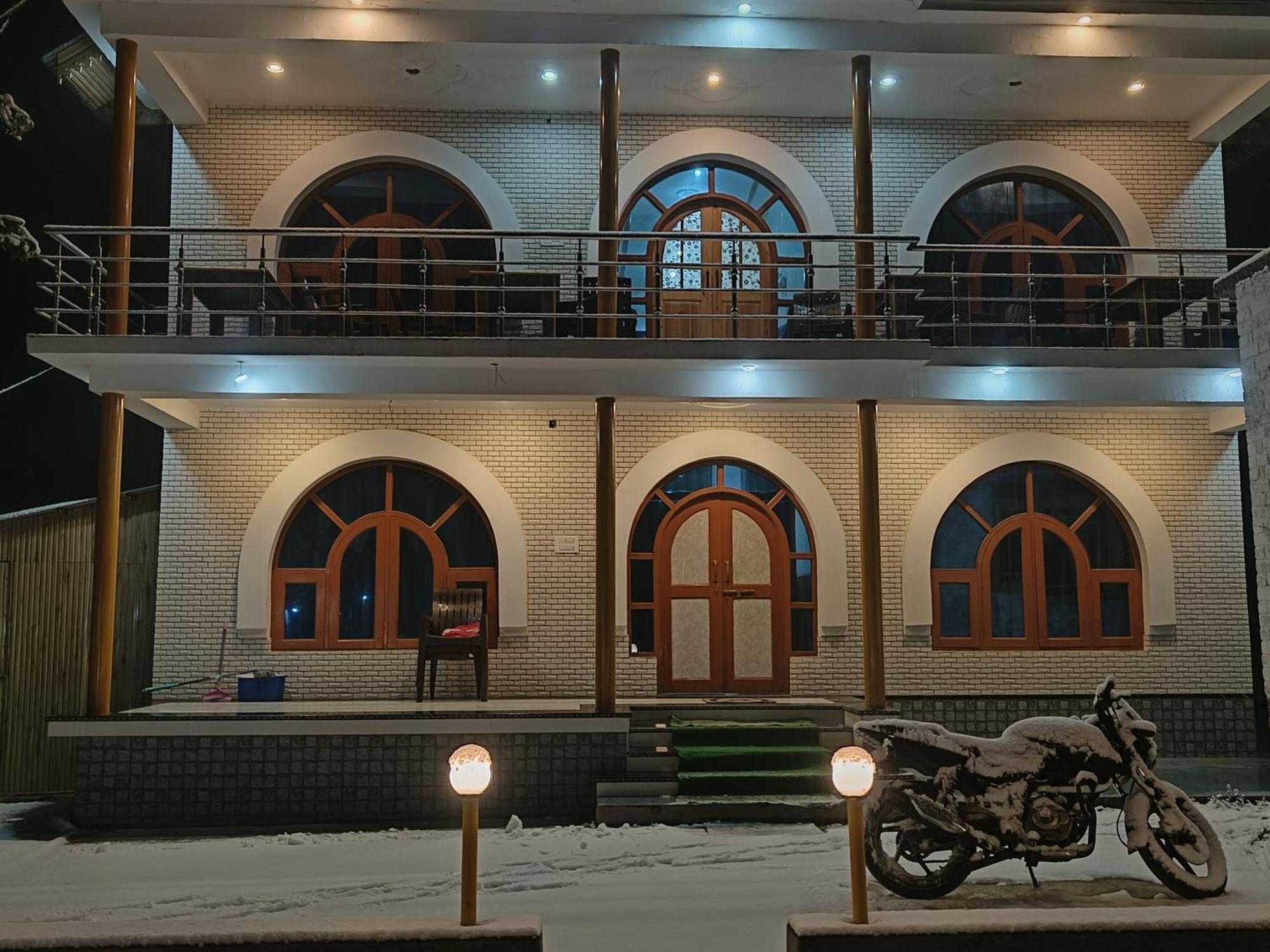 Dameer Palace *