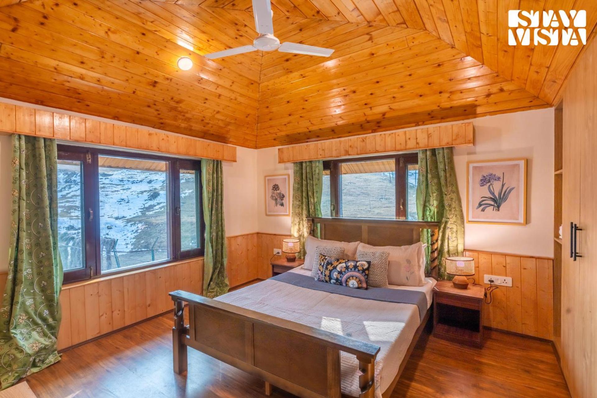 Villa Stayvista At Riverscape With Views, Wifi, Heater *