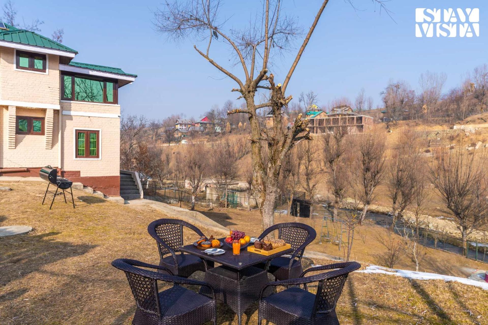 Villa Stayvista At Riverscape With Views, Wifi, Heater