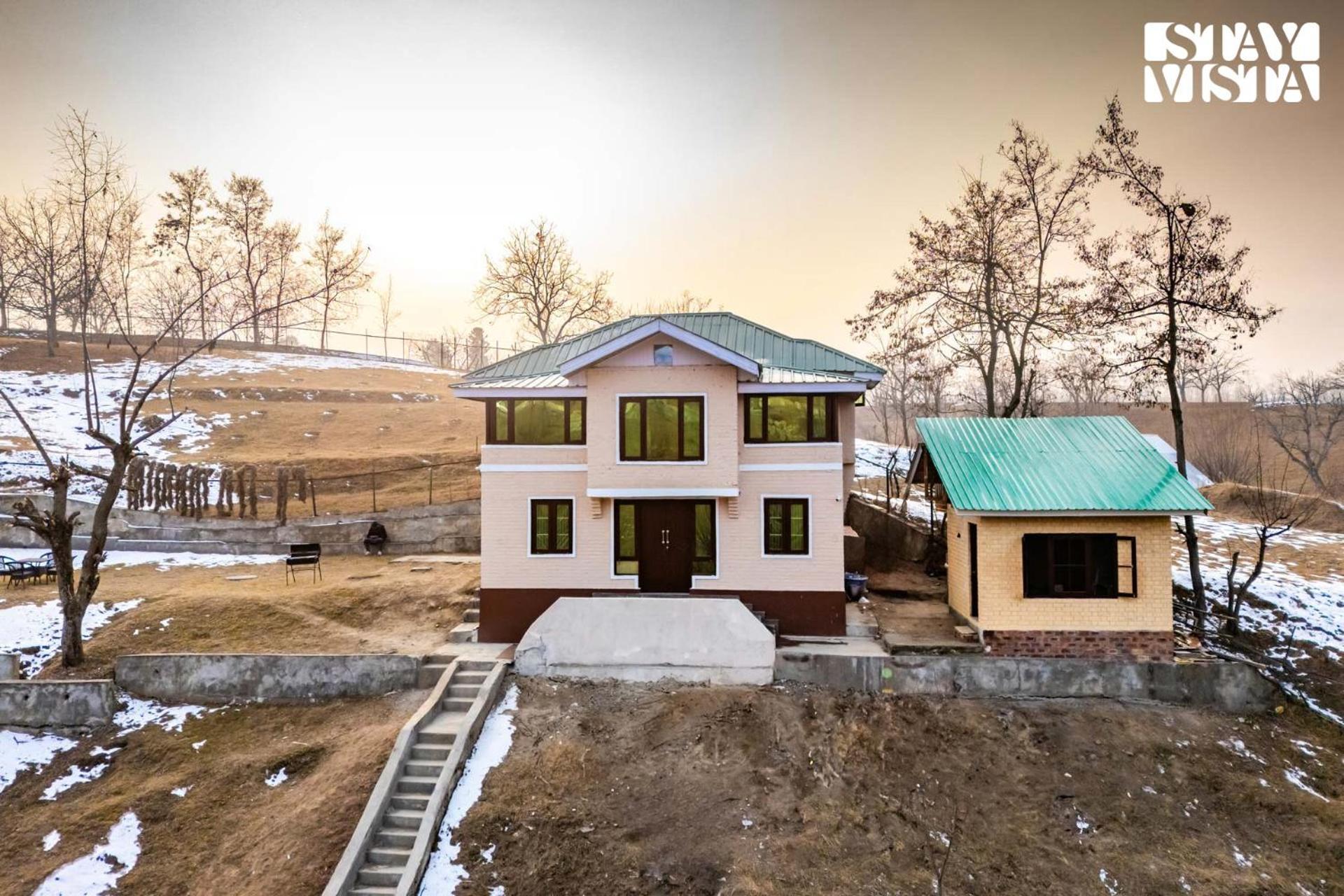Stayvista At Riverscape With Views, Wifi, Heater Villa Srinagar (Jammu and Kashmir)