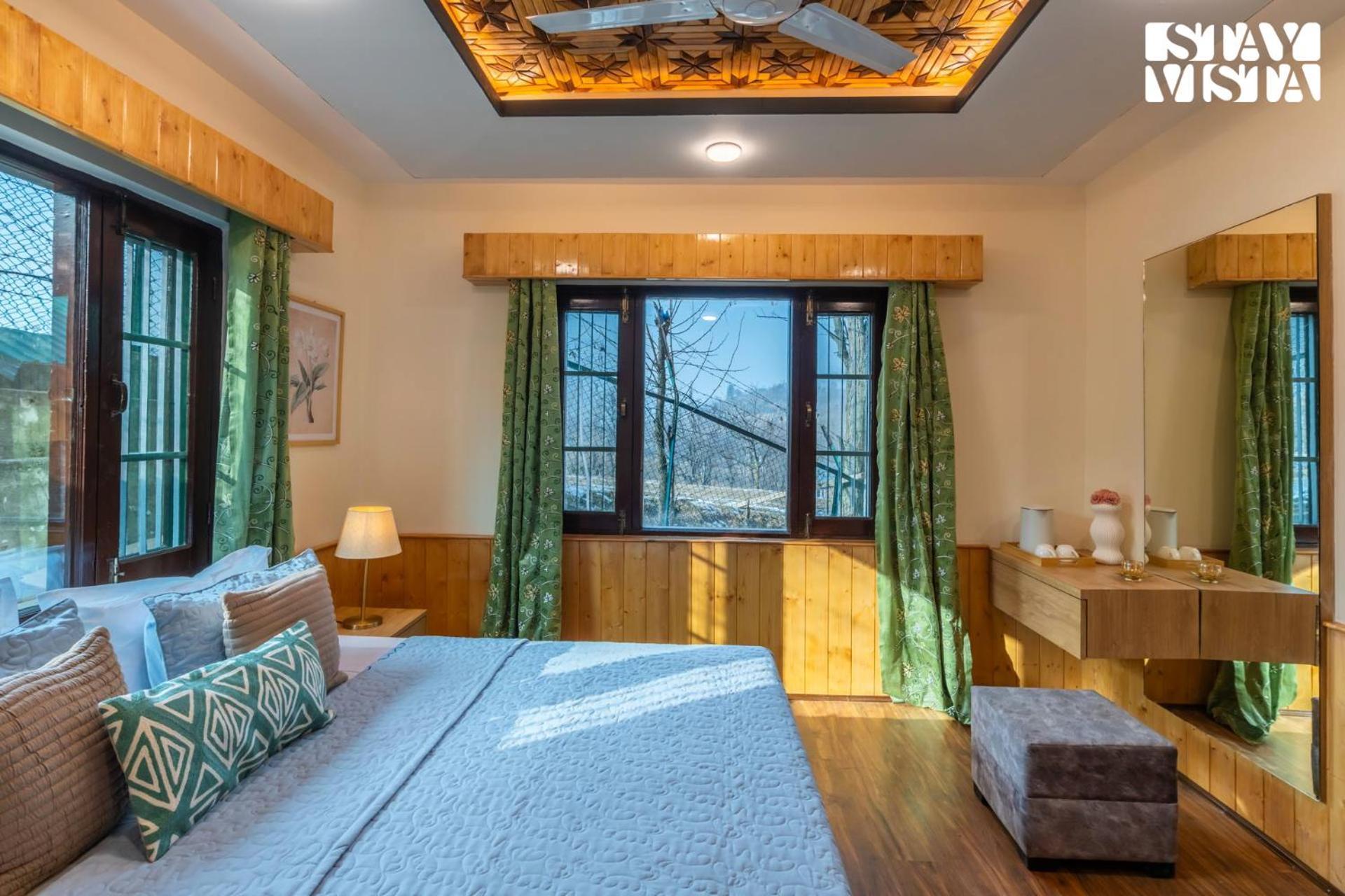 Villa Stayvista At Riverscape With Views, Wifi, Heater