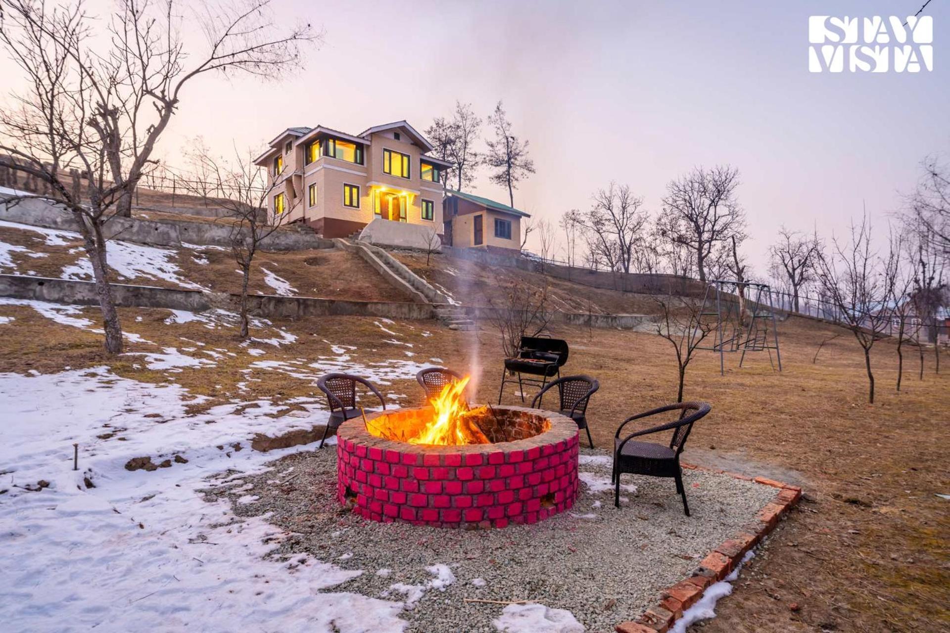 Stayvista At Riverscape With Views, Wifi, Heater * Srinagar (Jammu and Kashmir)