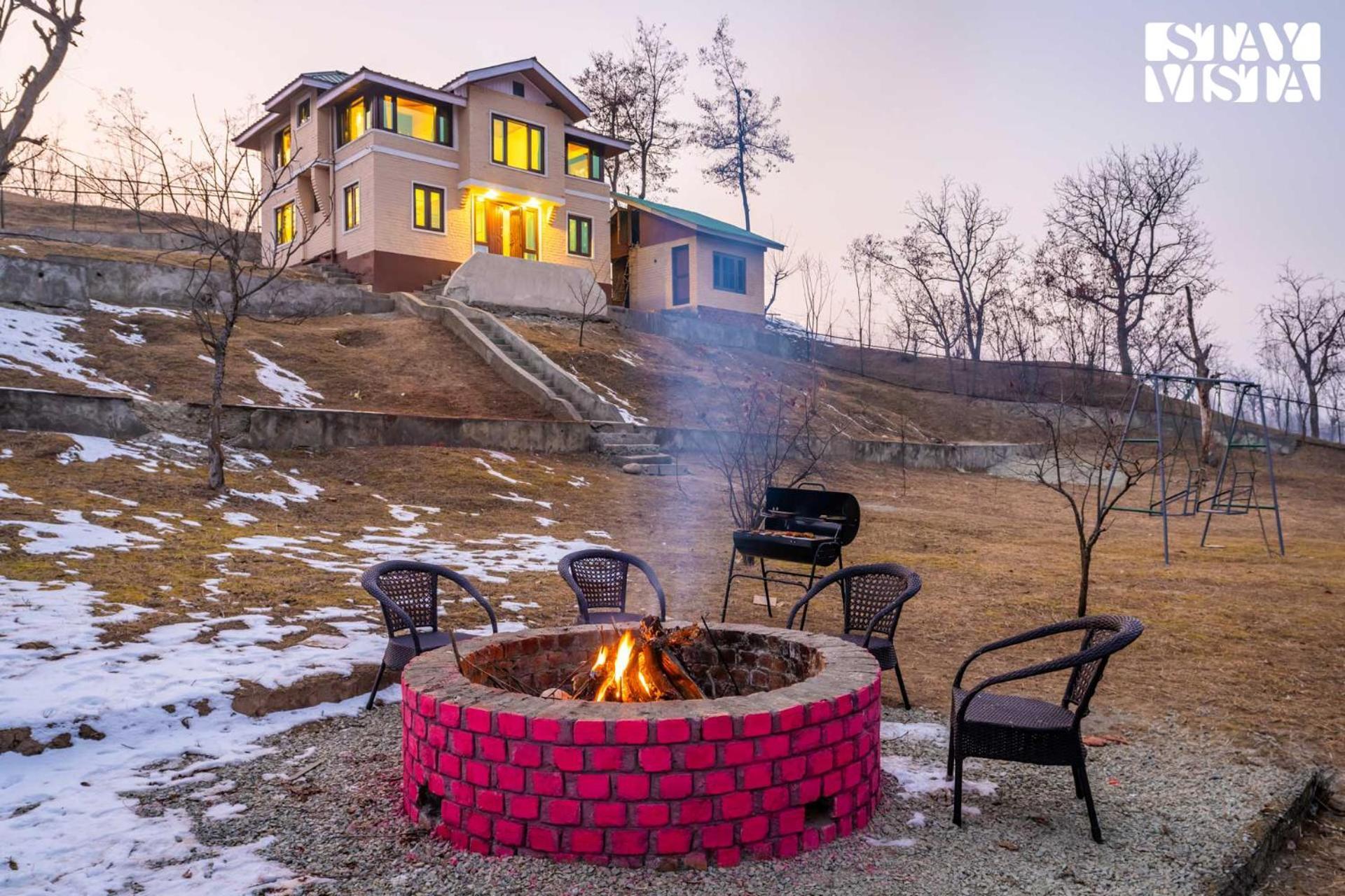 Villa Stayvista At Riverscape With Views, Wifi, Heater