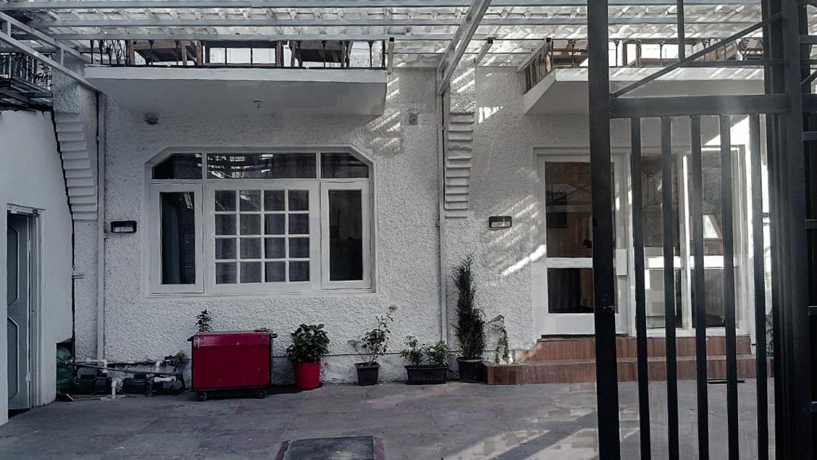 Sara Hotel Srinagar (Jammu and Kashmir)