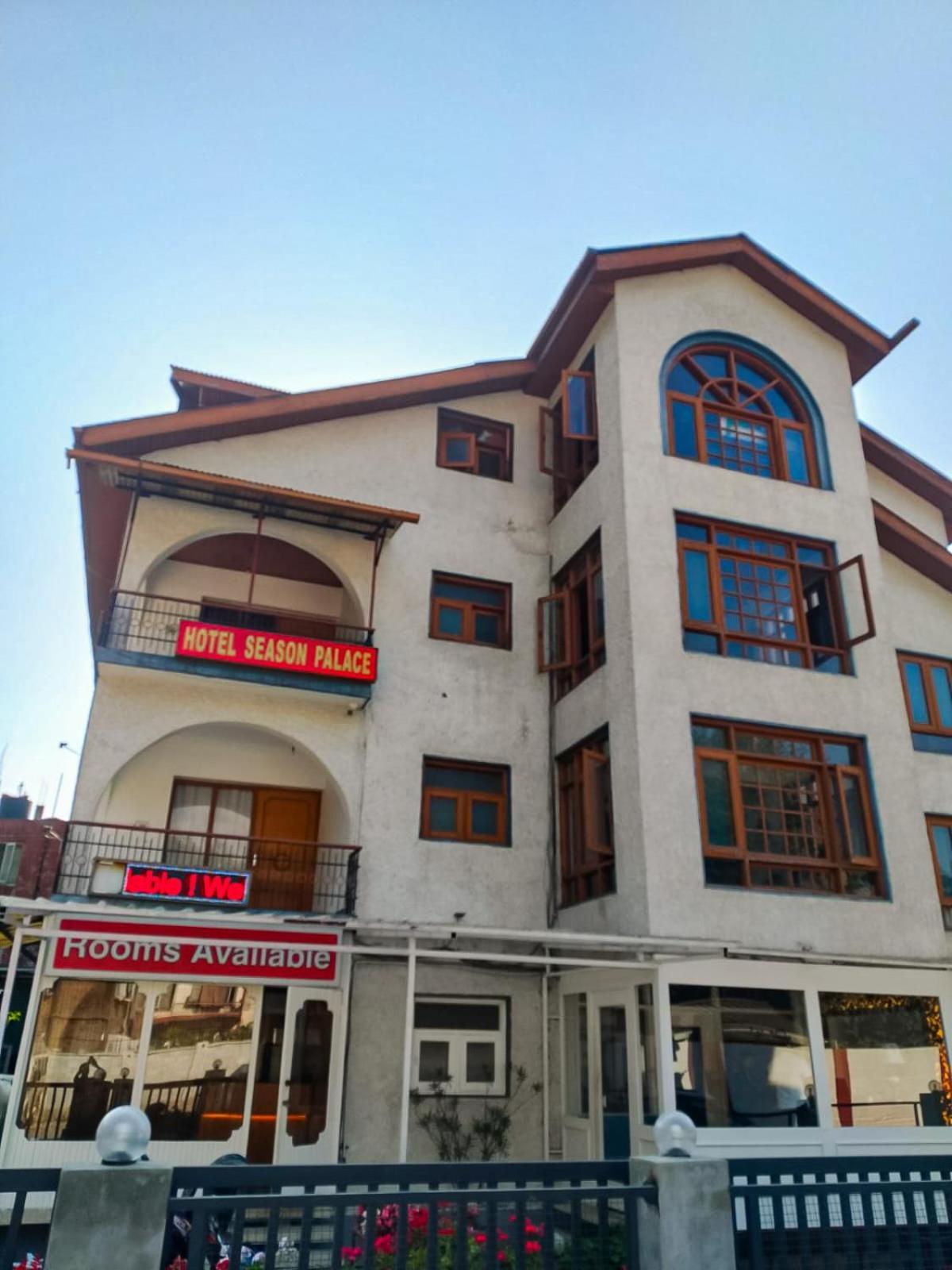 Season Palace Hotel Srinagar (Jammu and Kashmir)